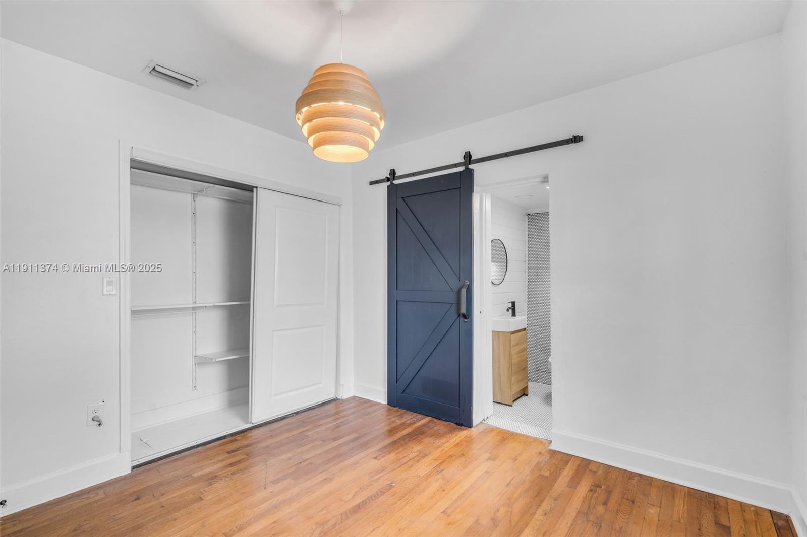 10 Century Ln, Miami Beach FL 33139