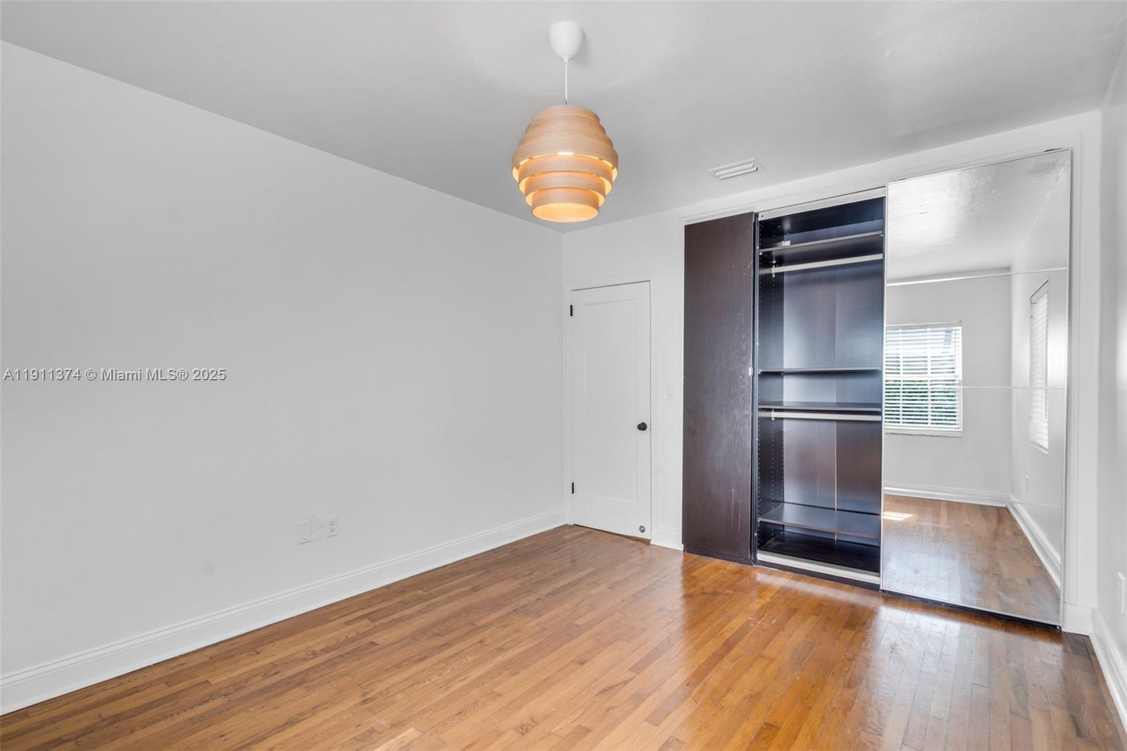 10 Century Ln, Miami Beach FL 33139
