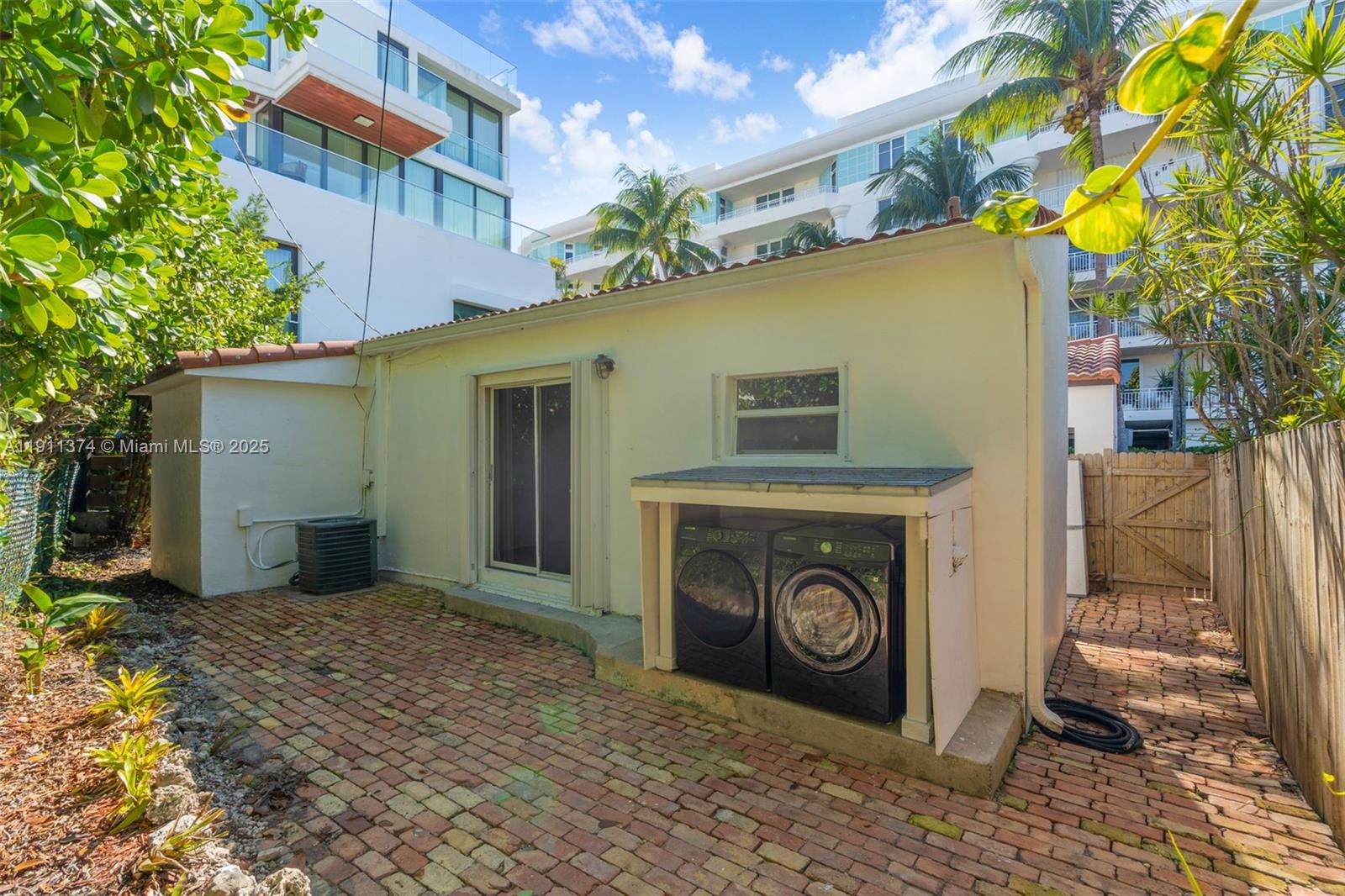 10 Century Ln, Miami Beach FL 33139