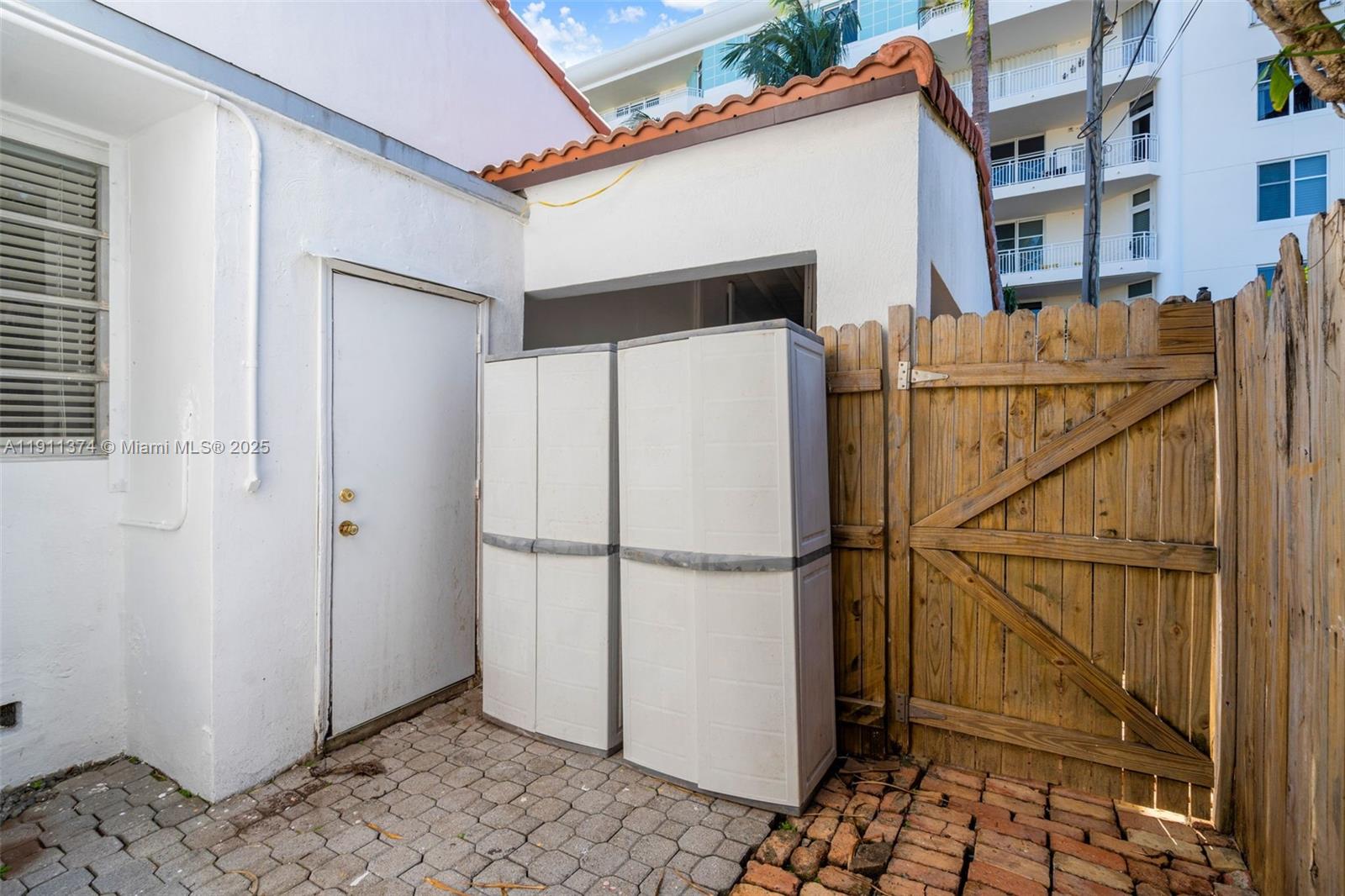 10 Century Ln, Miami Beach FL 33139