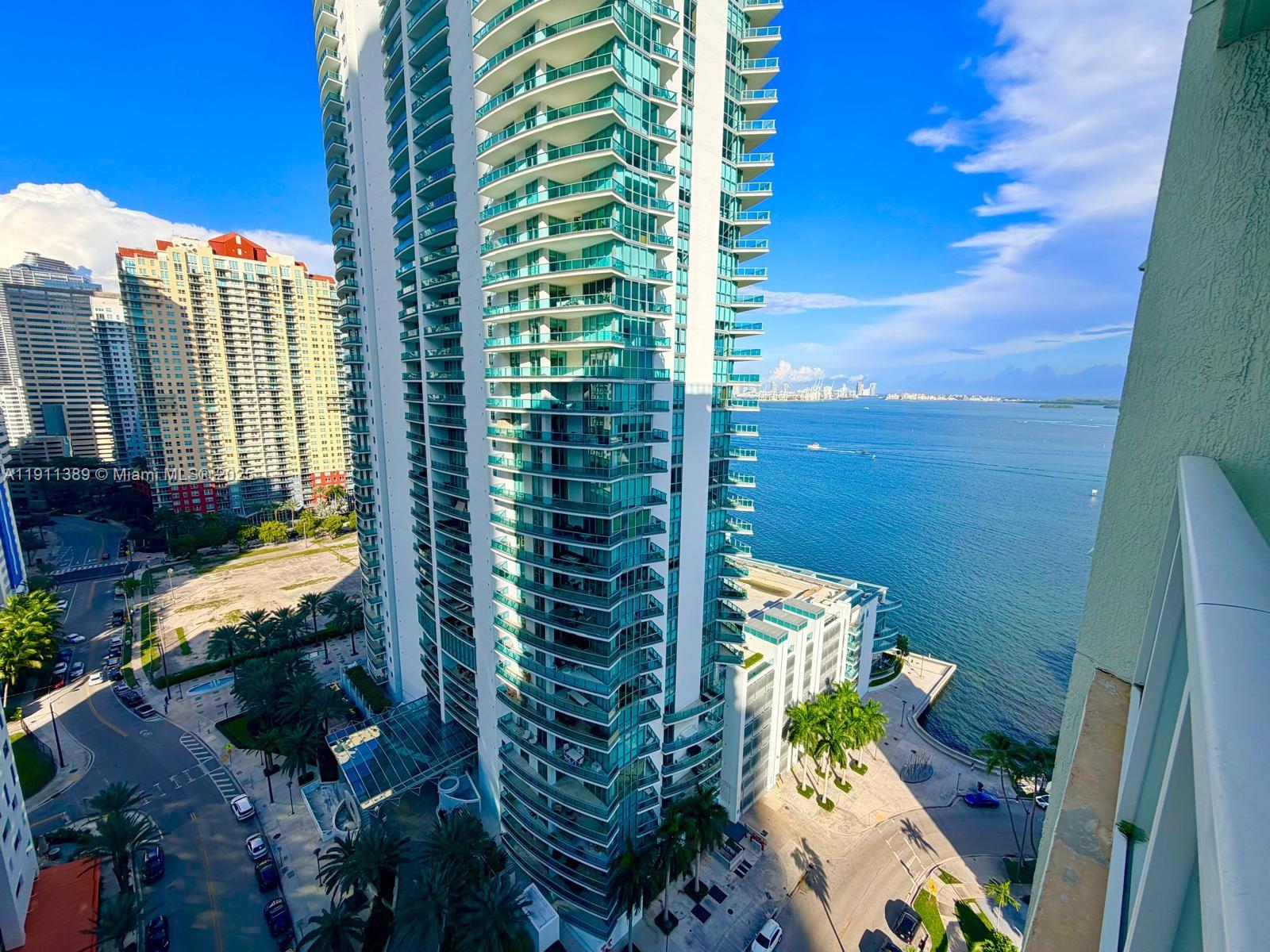 218 SE 14th St #2102, Miami FL 33131