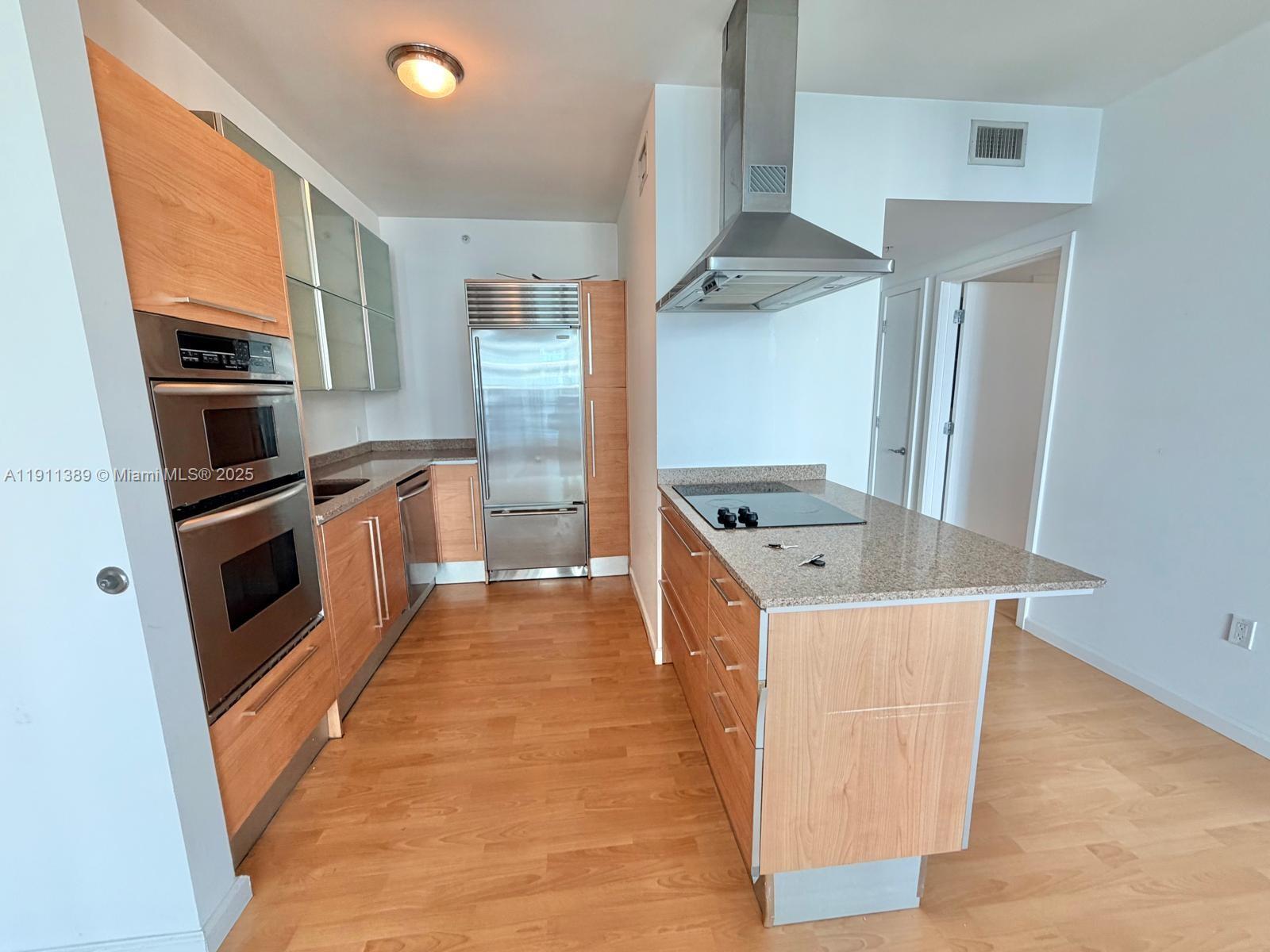 218 SE 14th St #2102, Miami FL 33131