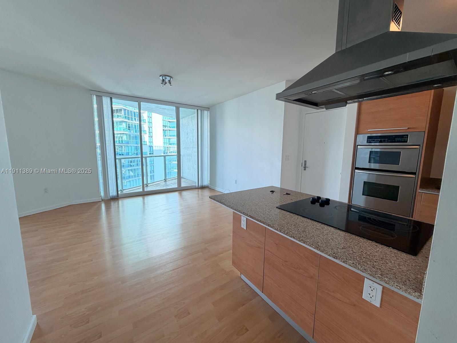 218 SE 14th St #2102, Miami FL 33131