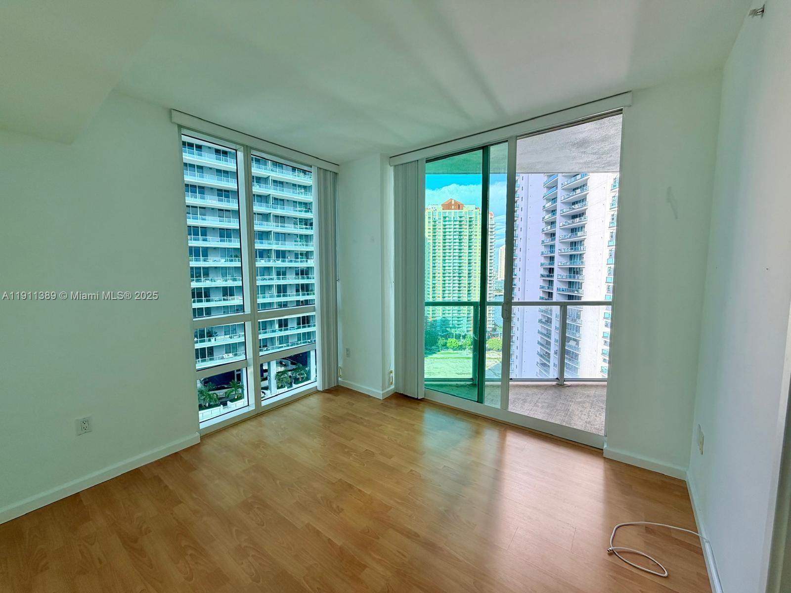 218 SE 14th St #2102, Miami FL 33131