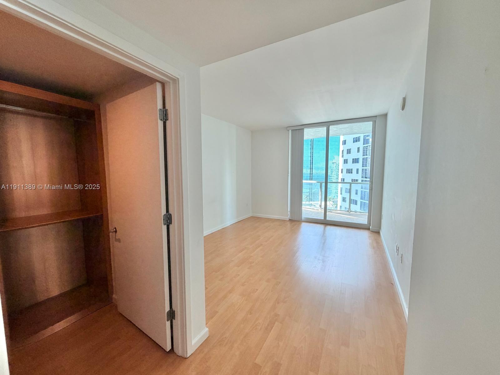218 SE 14th St #2102, Miami FL 33131