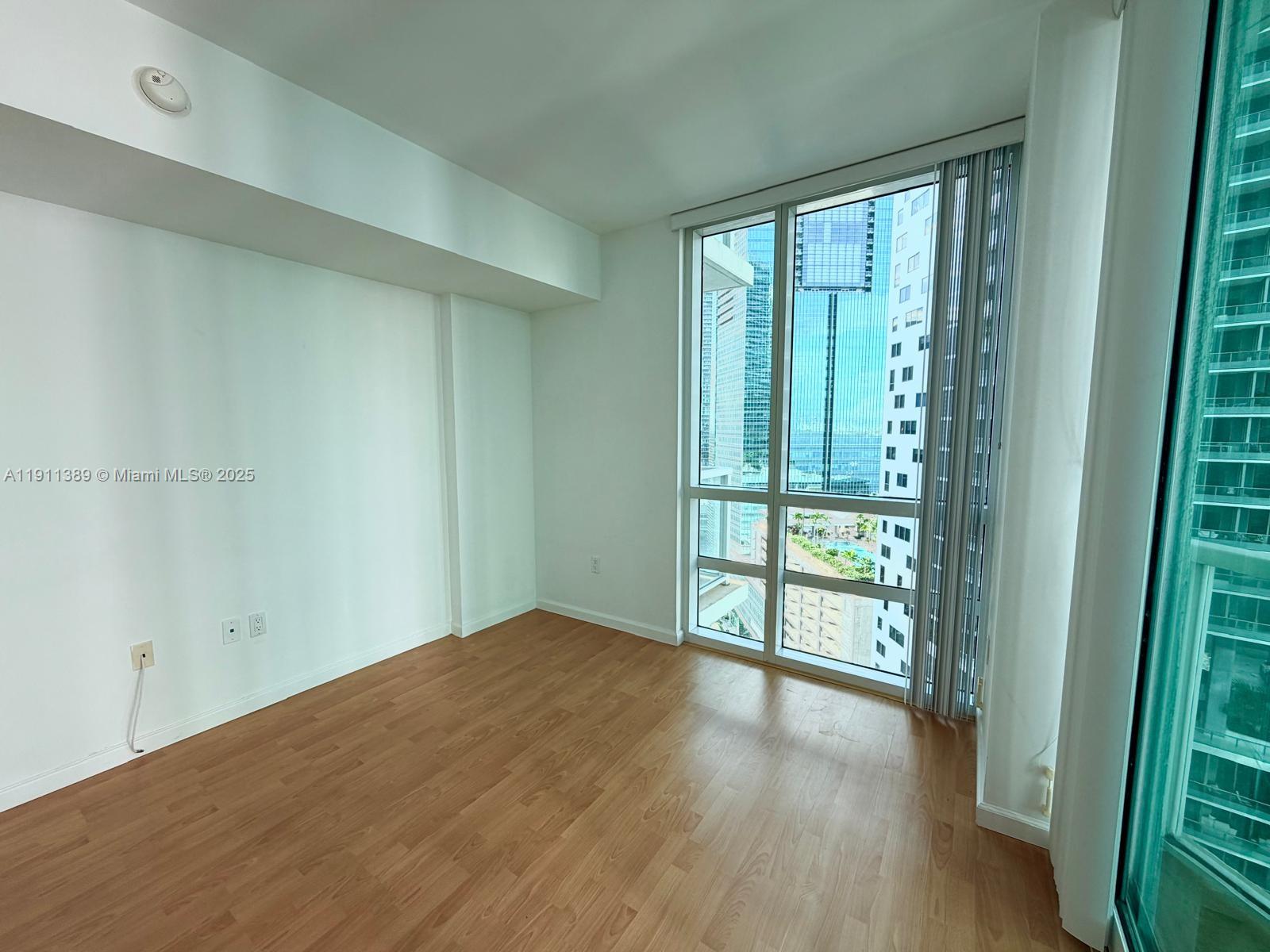 218 SE 14th St #2102, Miami FL 33131
