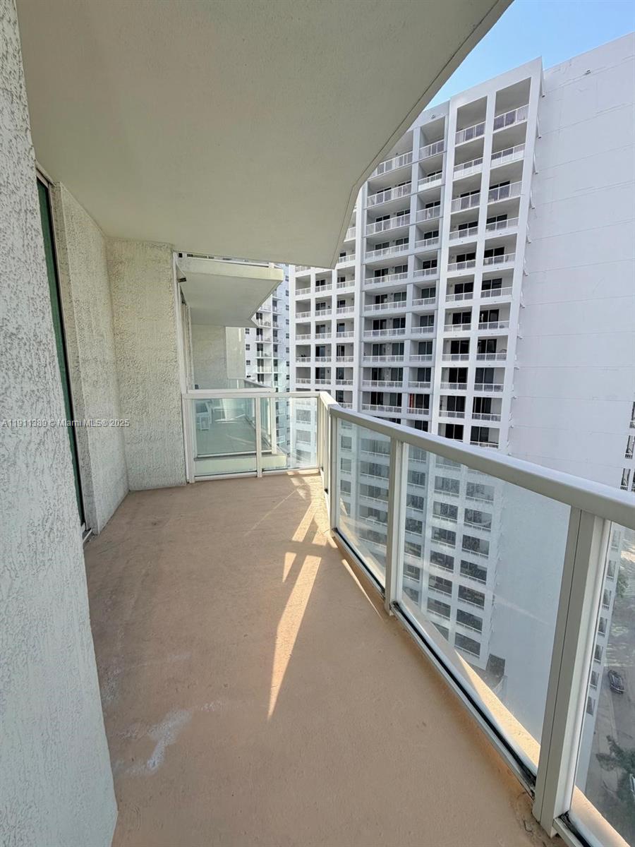 218 SE 14th St #2102, Miami FL 33131