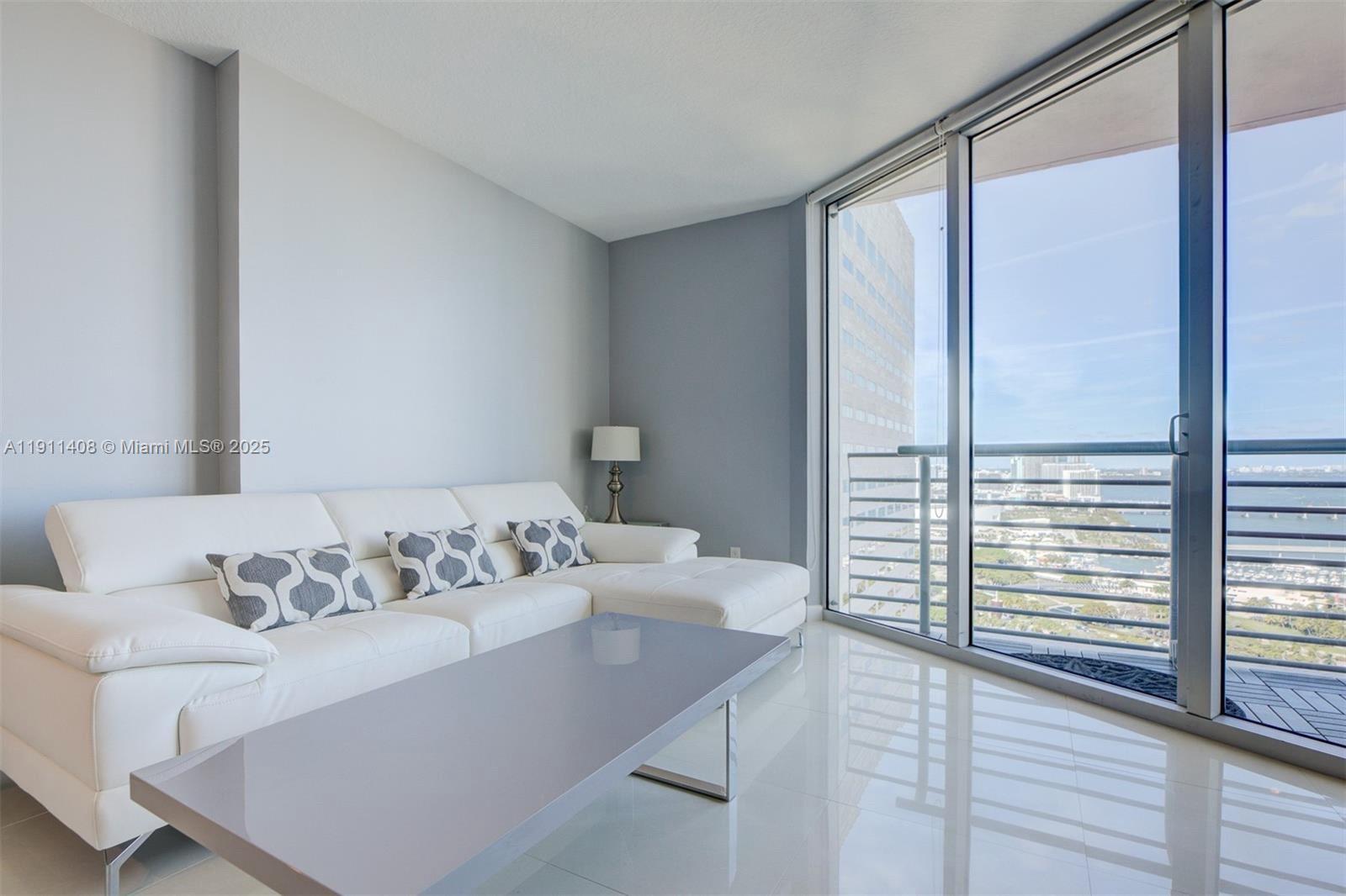 325 S Biscayne Blvd #3916, Miami FL 33131