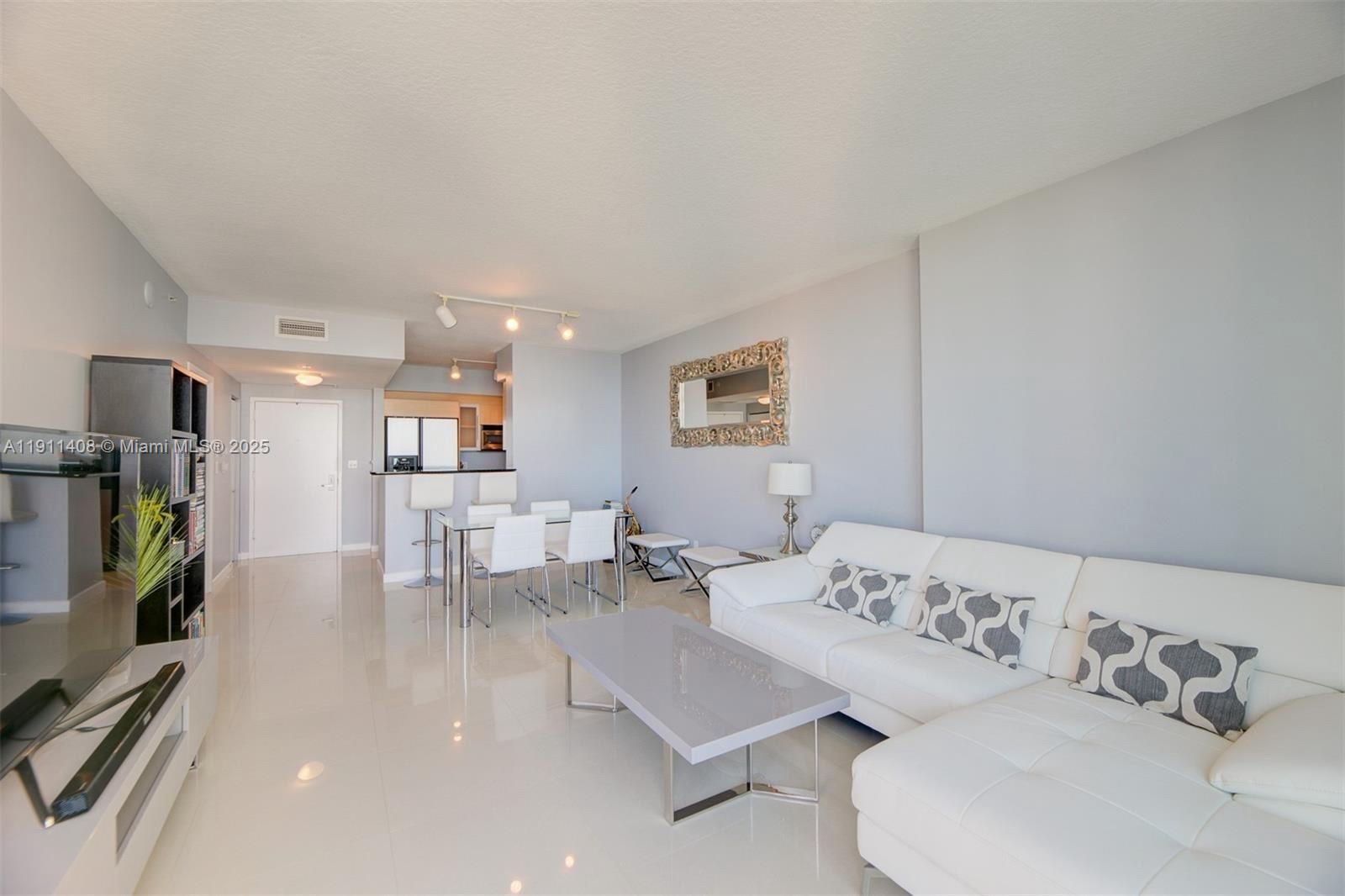 325 S Biscayne Blvd #3916, Miami FL 33131