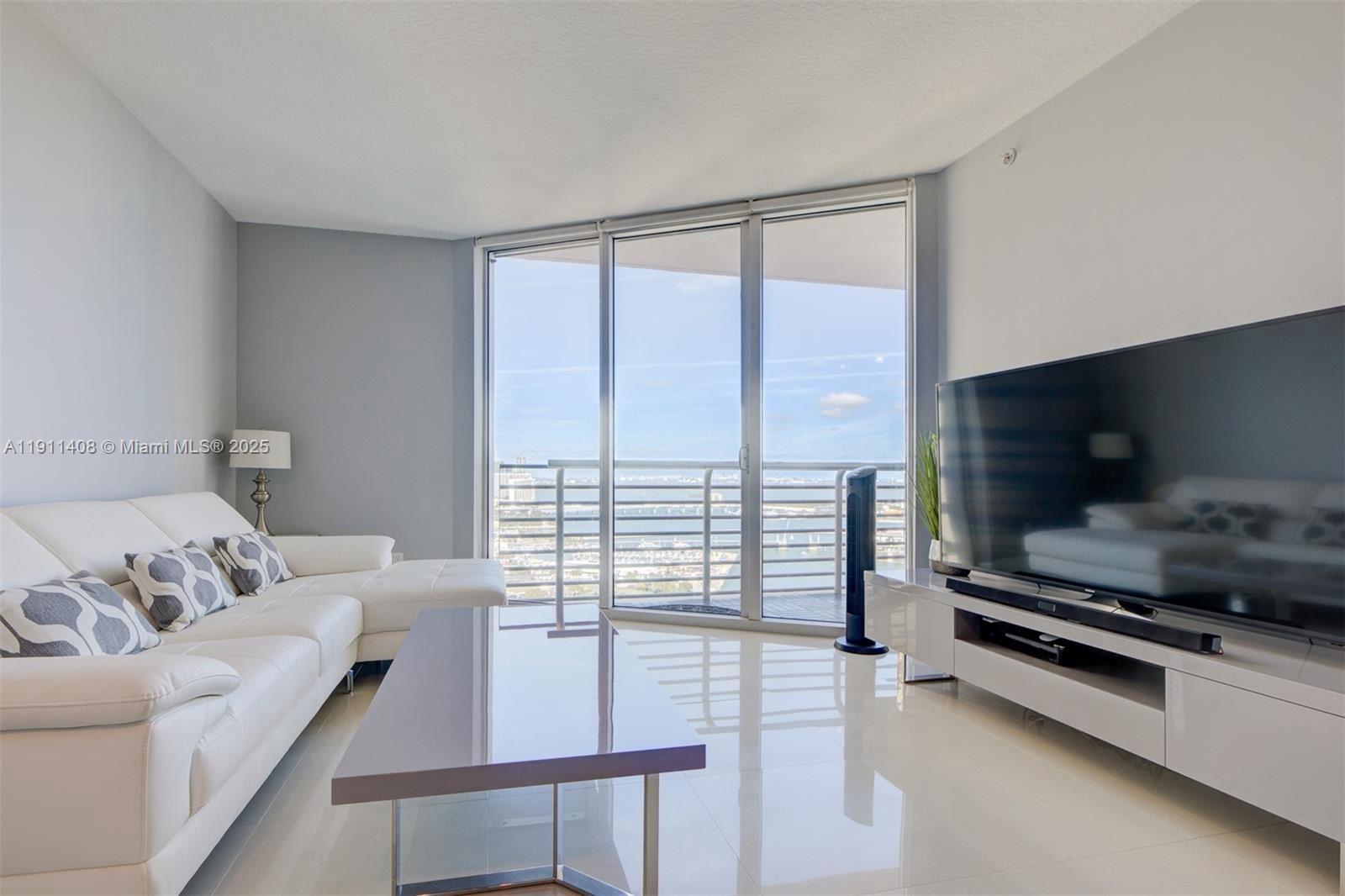 325 S Biscayne Blvd #3916, Miami FL 33131