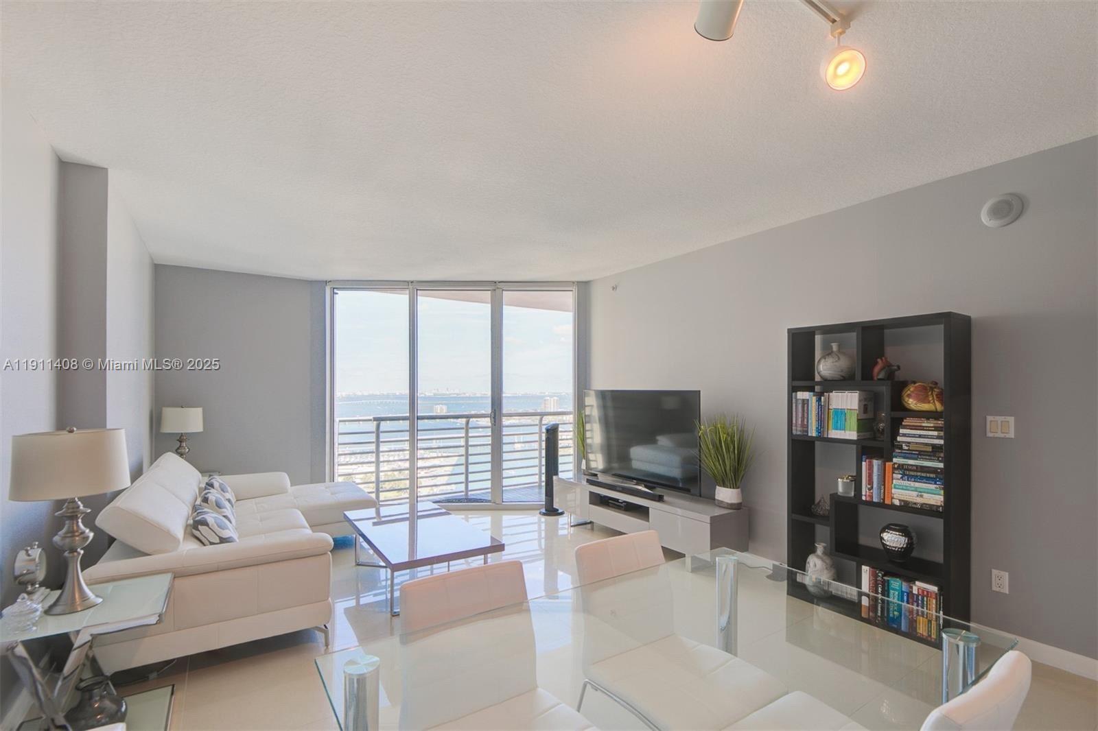 325 S Biscayne Blvd #3916, Miami FL 33131