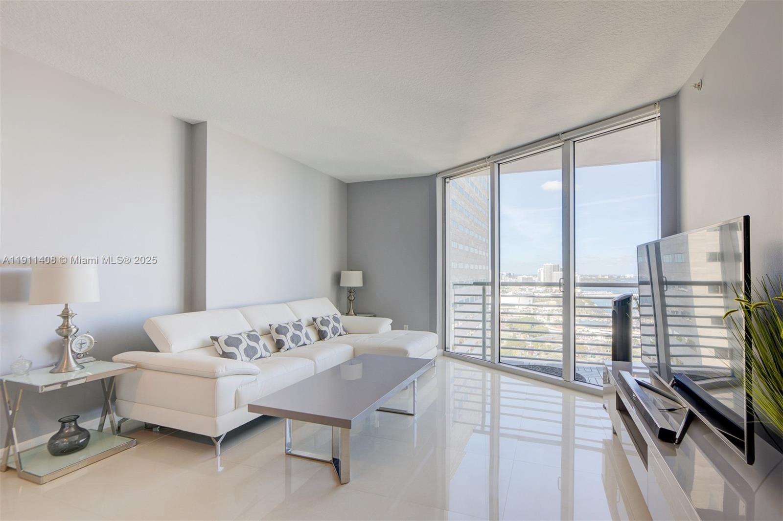 325 S Biscayne Blvd #3916, Miami FL 33131