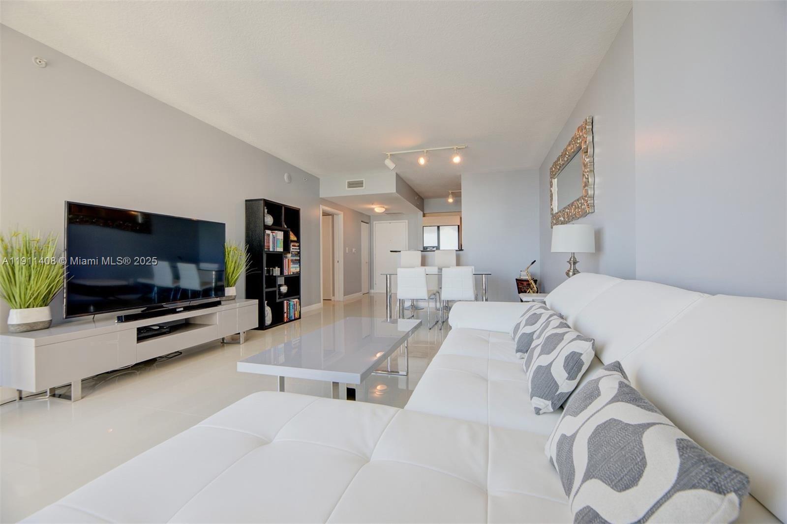 325 S Biscayne Blvd #3916, Miami FL 33131