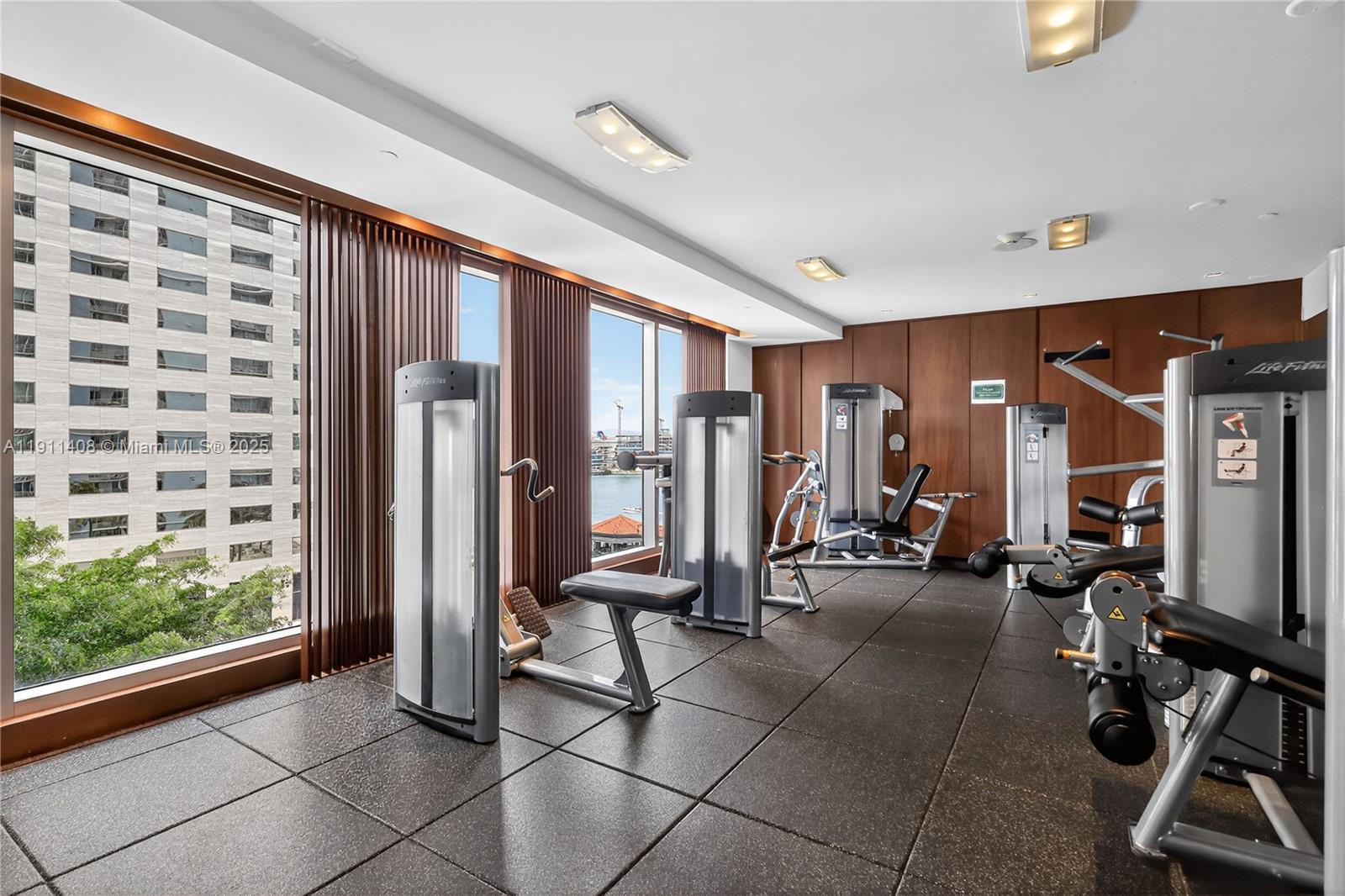 325 S Biscayne Blvd #3916, Miami FL 33131