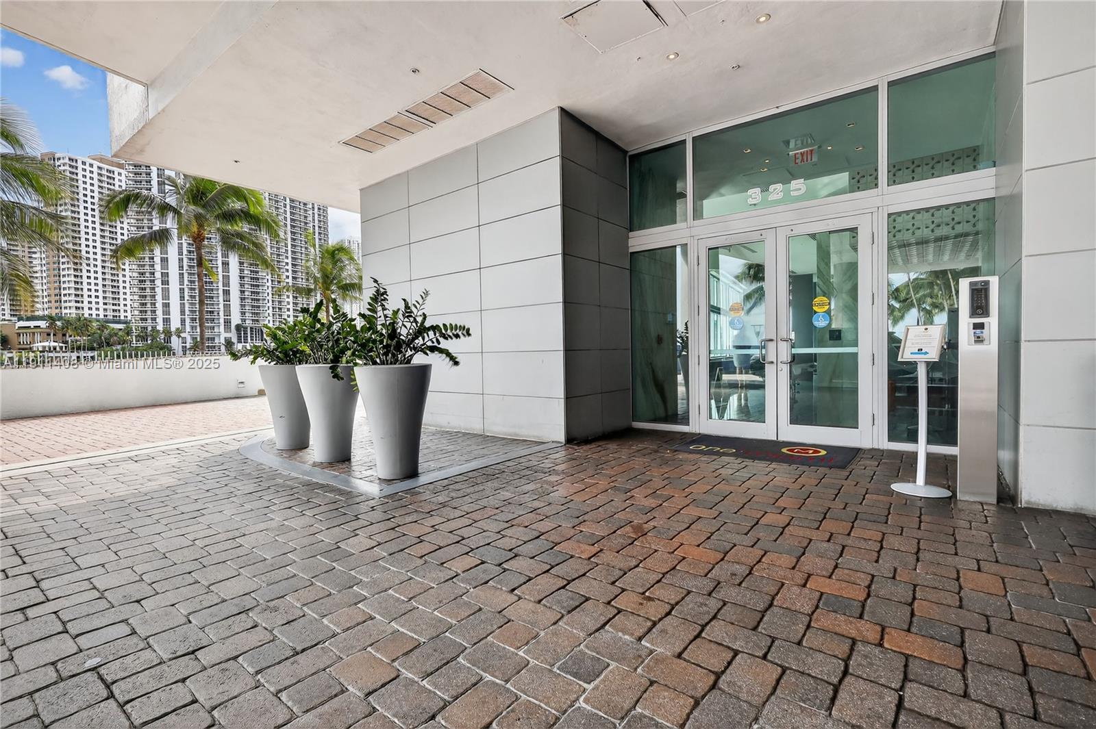 325 S Biscayne Blvd #3916, Miami FL 33131