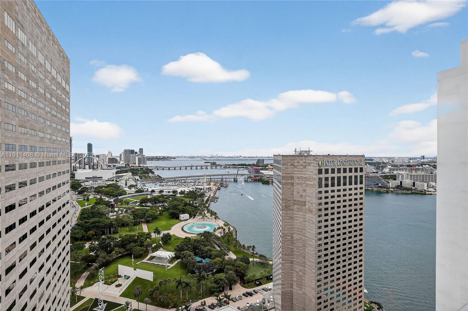 325 S Biscayne Blvd #3916, Miami FL 33131