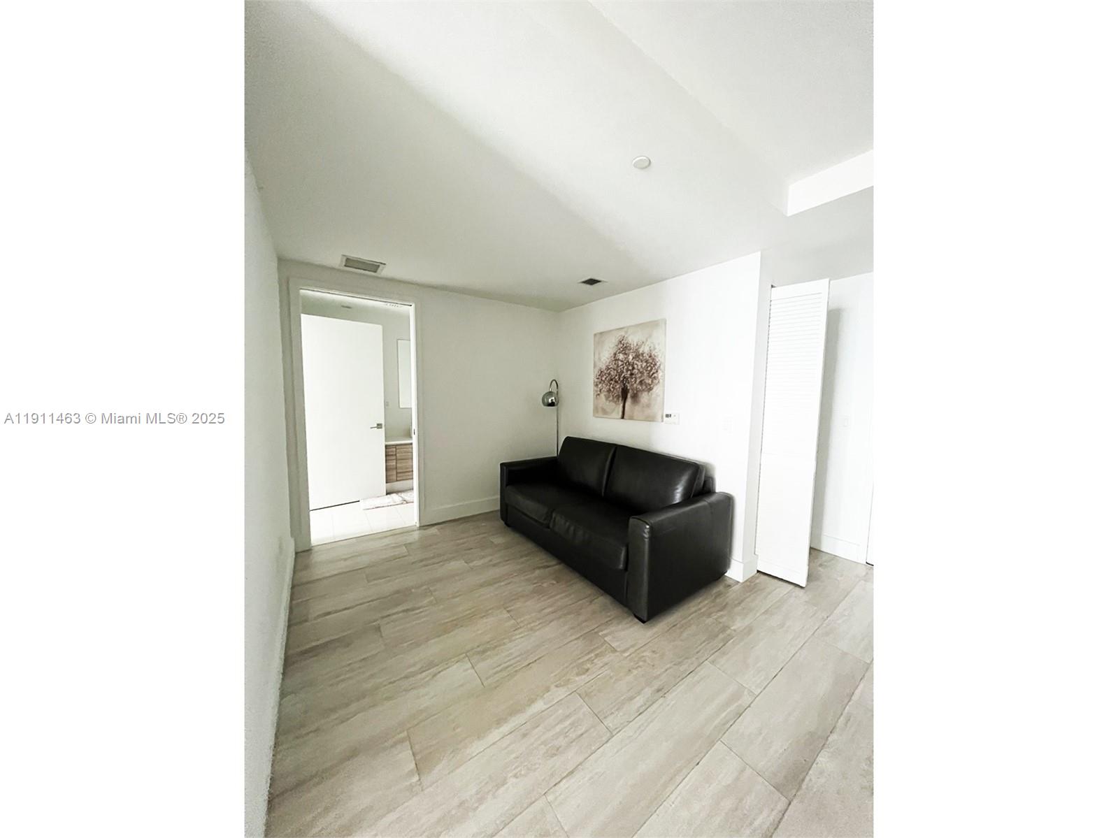 121 NE 34th St #2603, Miami FL 33137
