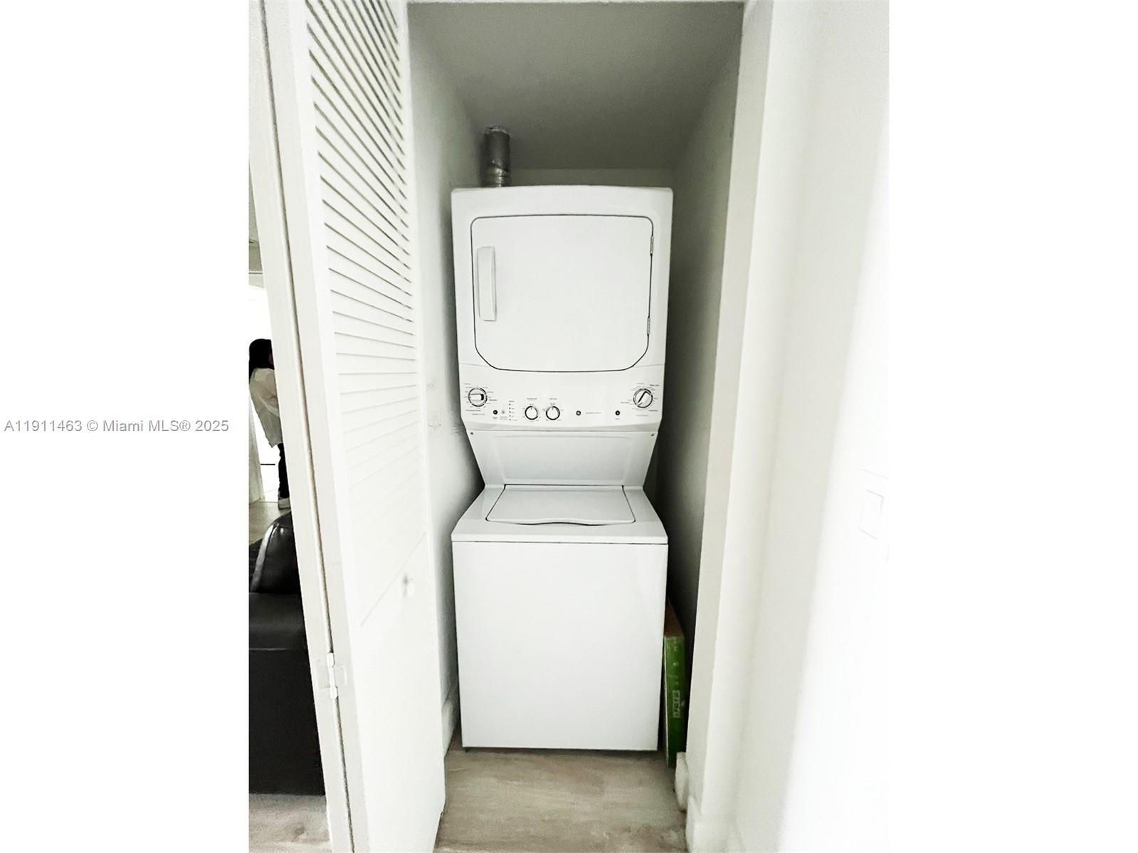 121 NE 34th St #2603, Miami FL 33137