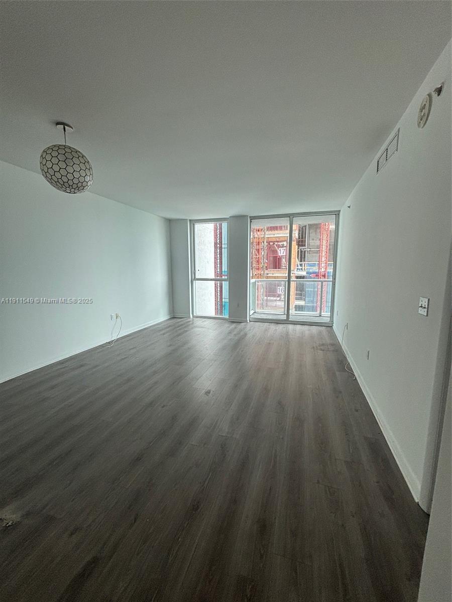 244 Biscayne Blvd #1606, Miami FL 33132