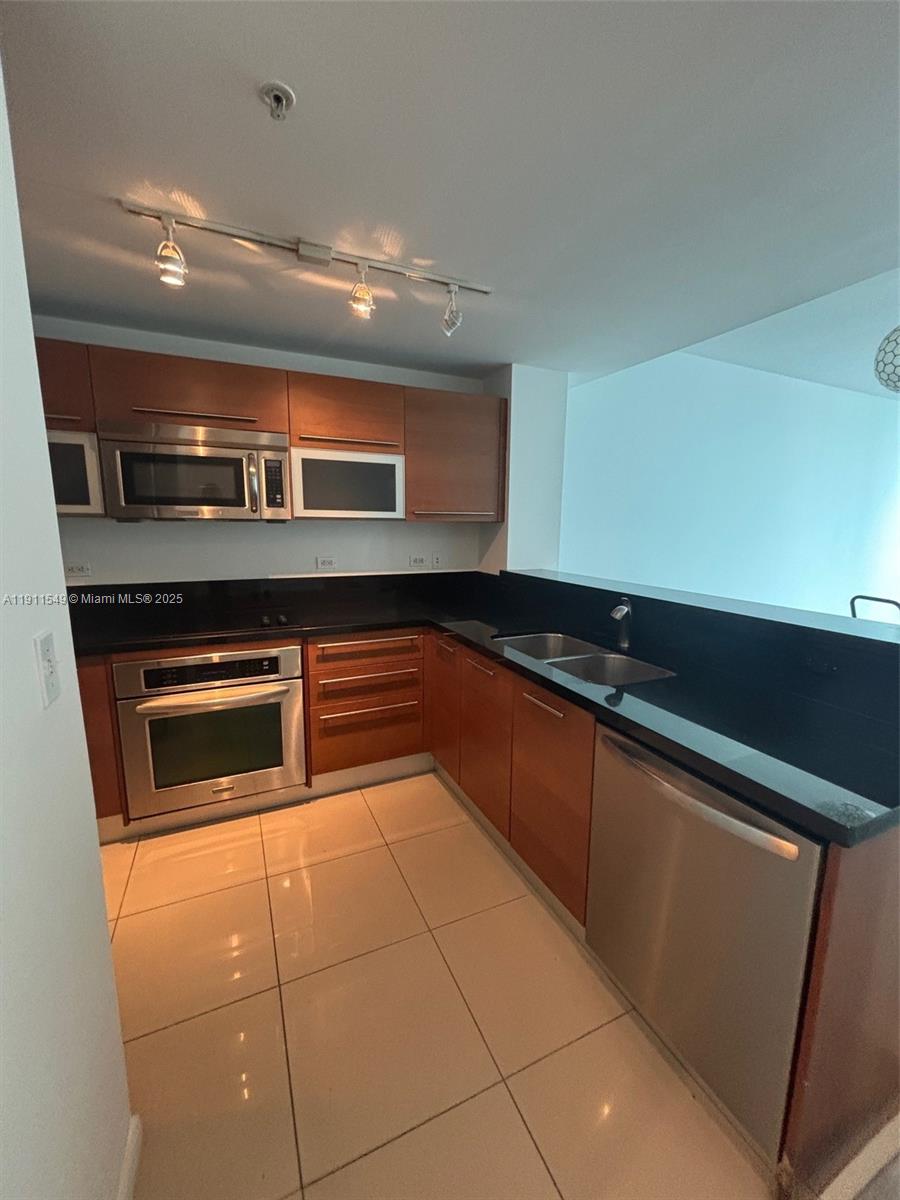 244 Biscayne Blvd #1606, Miami FL 33132