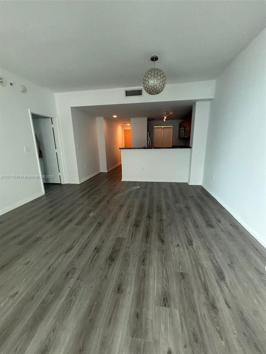 244 Biscayne Blvd #1606, Miami FL 33132
