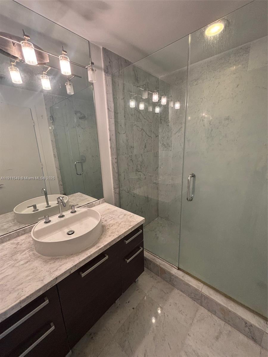 244 Biscayne Blvd #1606, Miami FL 33132