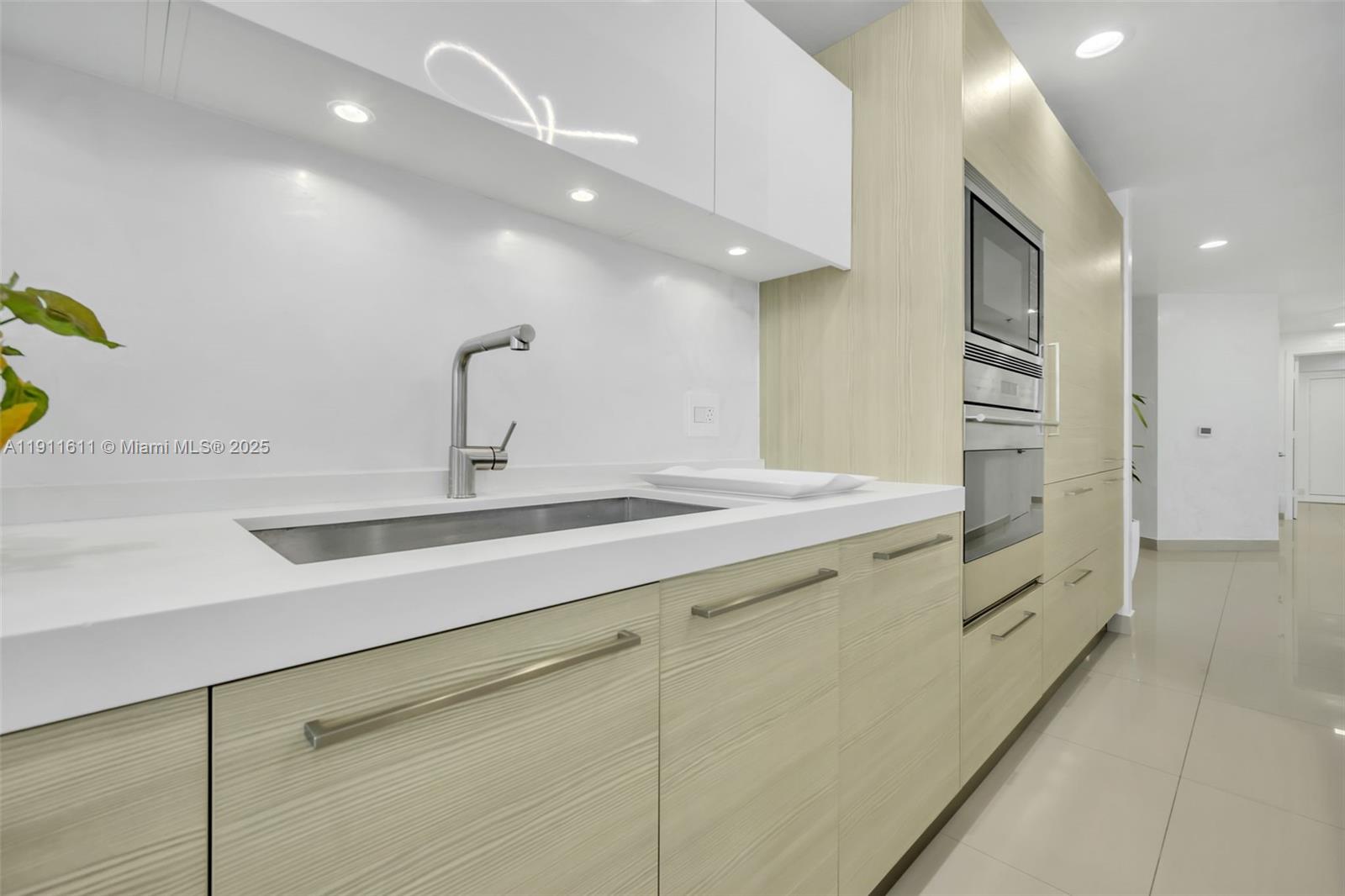 17301 Biscayne Blvd #910, North Miami Beach FL 33160
