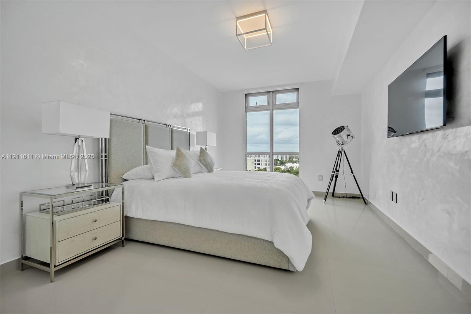 17301 Biscayne Blvd #910, North Miami Beach FL 33160