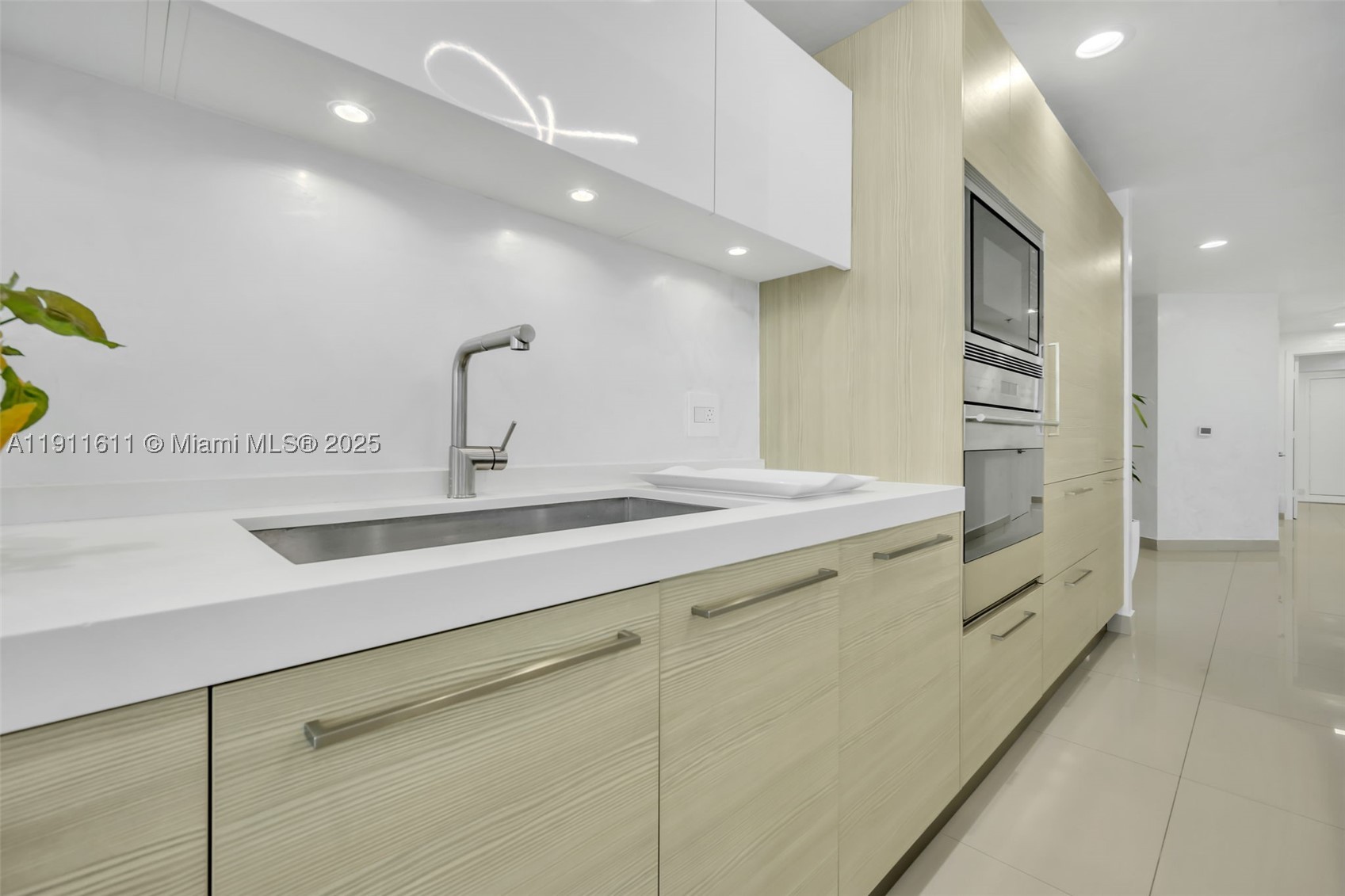 17301 Biscayne Blvd #910, North Miami Beach FL 33160