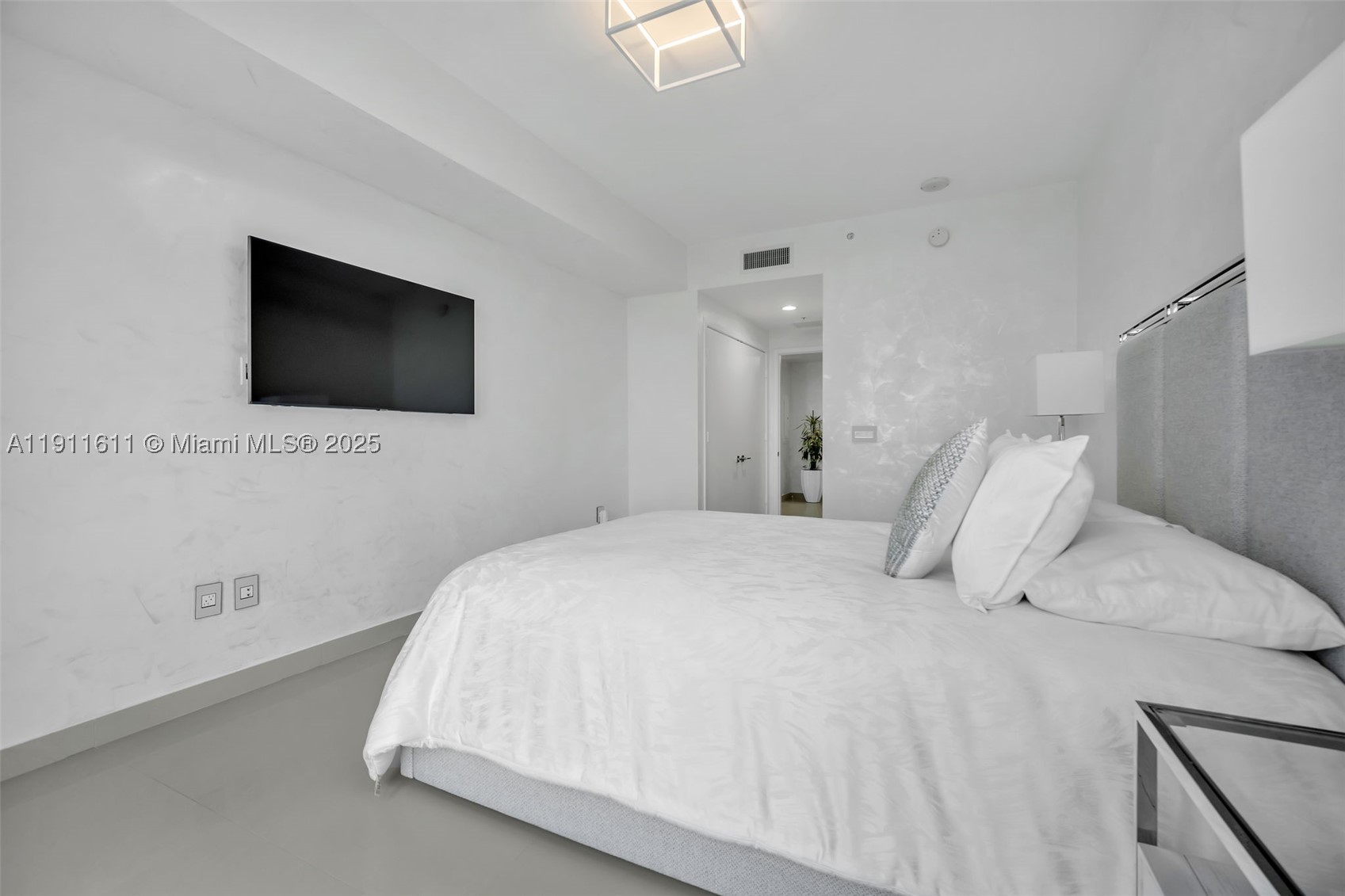 17301 Biscayne Blvd #910, North Miami Beach FL 33160