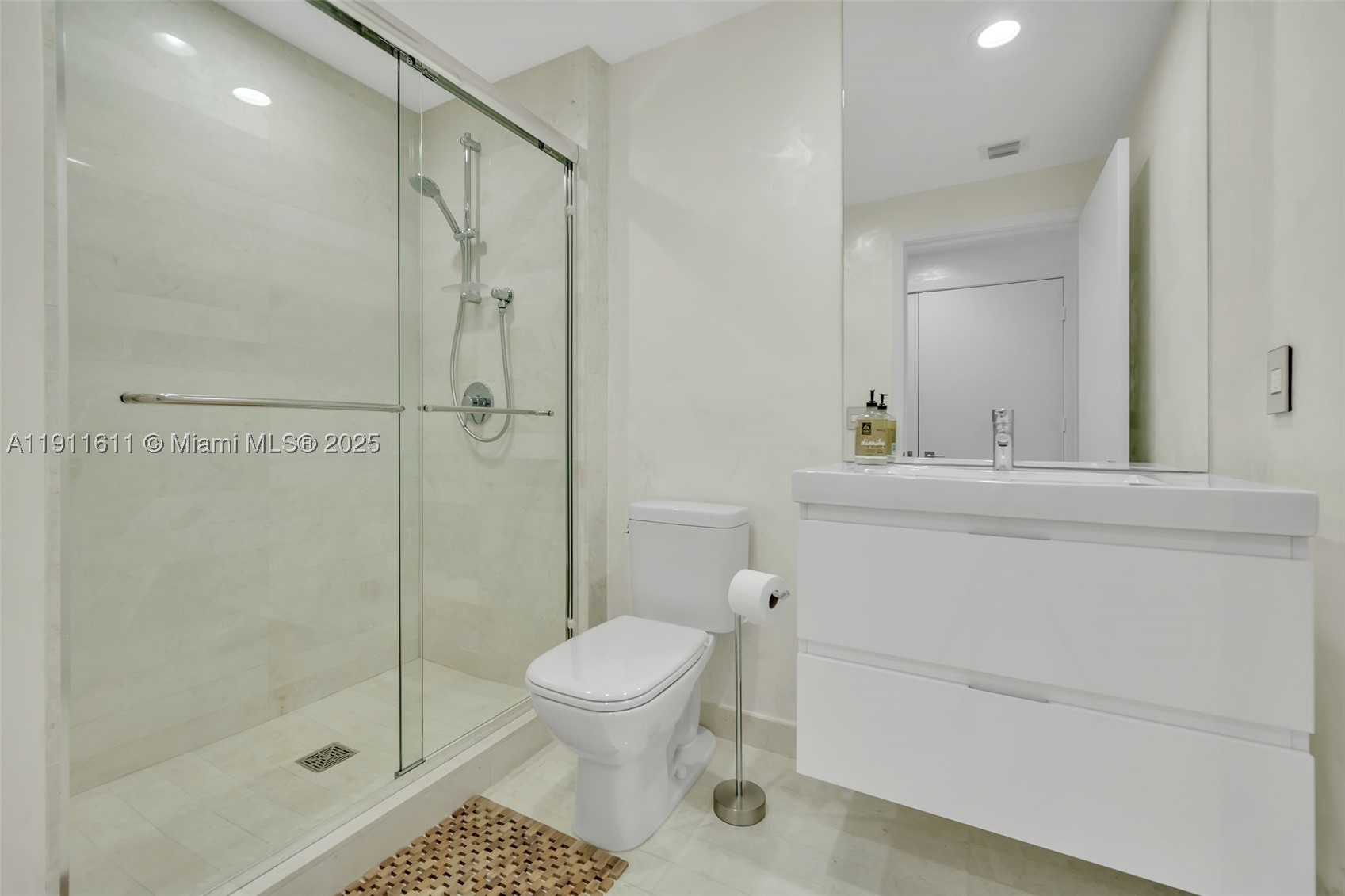 17301 Biscayne Blvd #910, North Miami Beach FL 33160