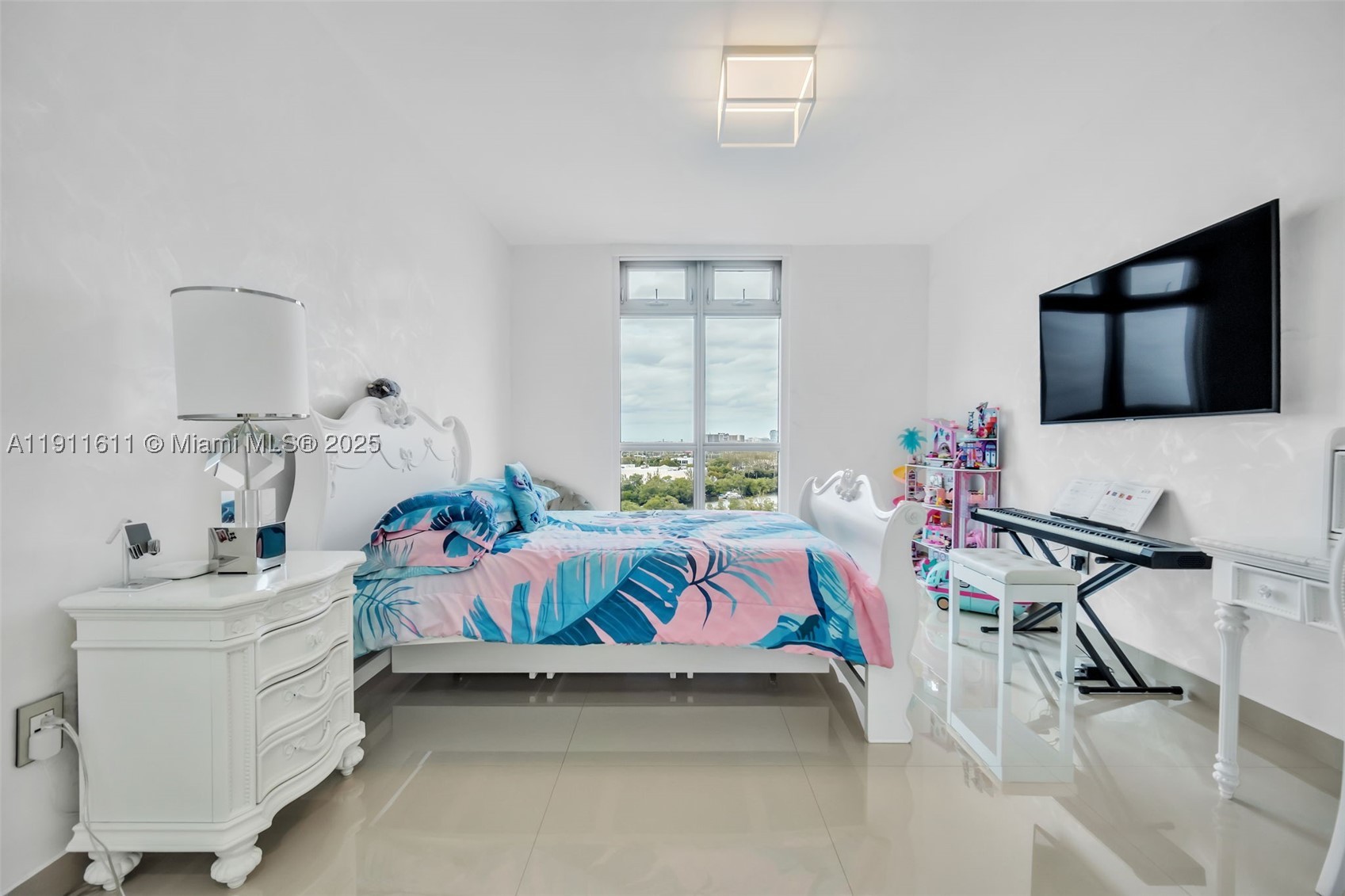 17301 Biscayne Blvd #910, North Miami Beach FL 33160