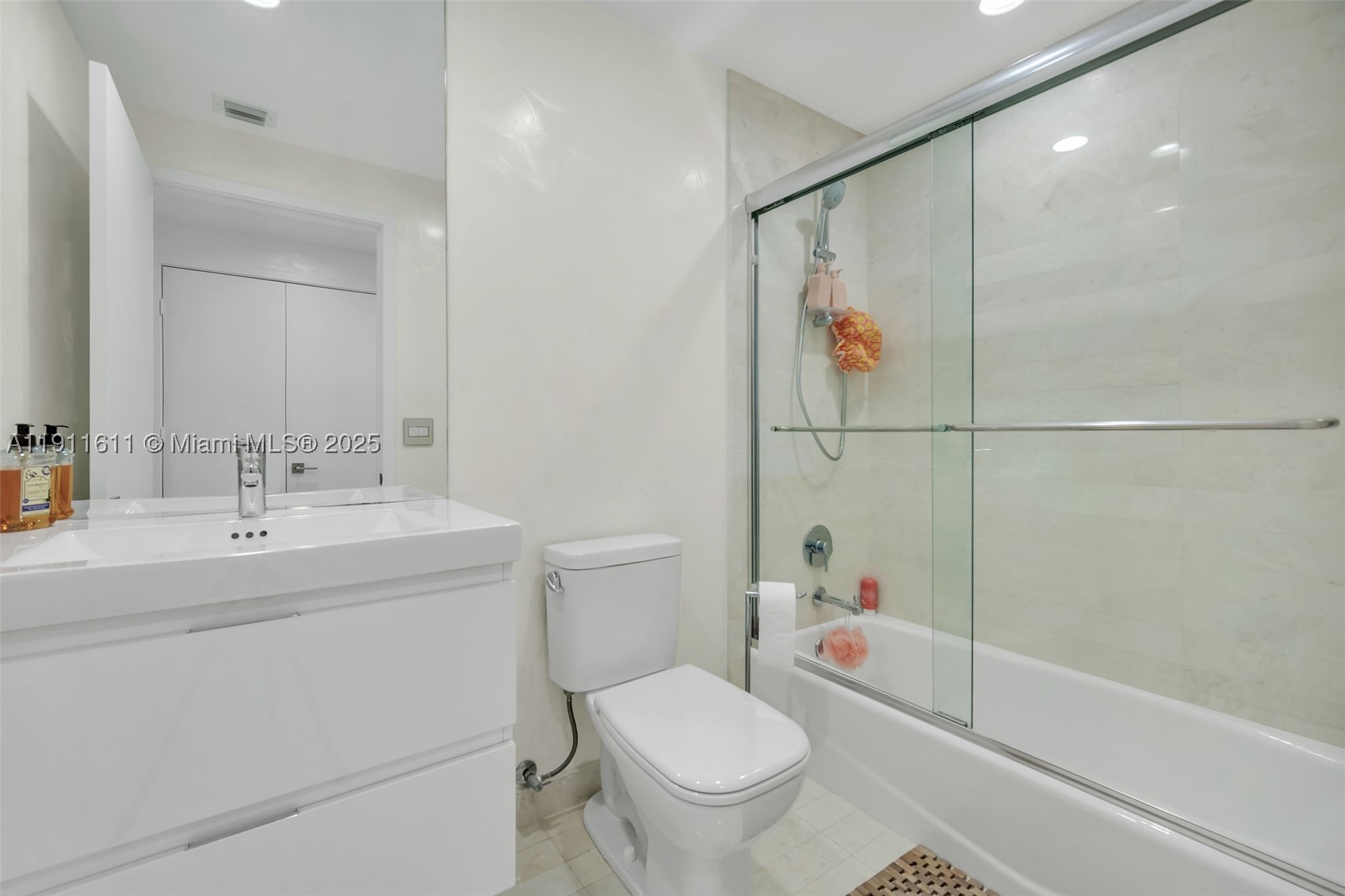 17301 Biscayne Blvd #910, North Miami Beach FL 33160