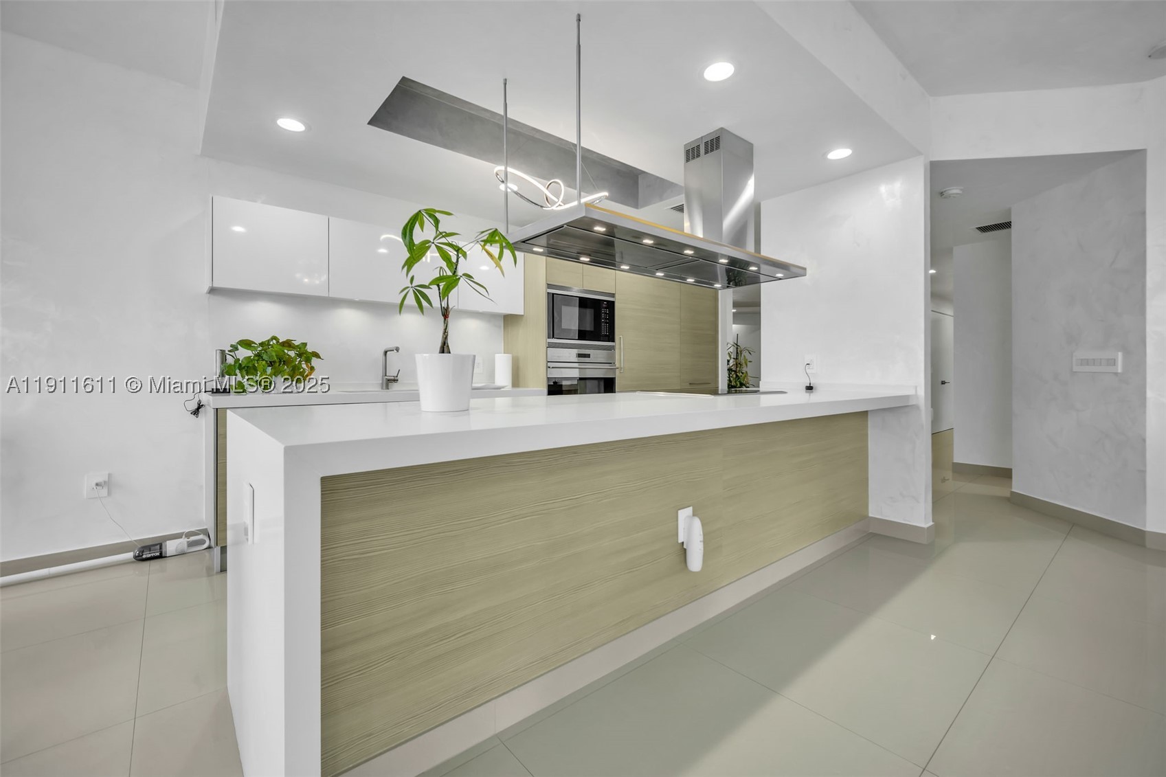 17301 Biscayne Blvd #910, North Miami Beach FL 33160