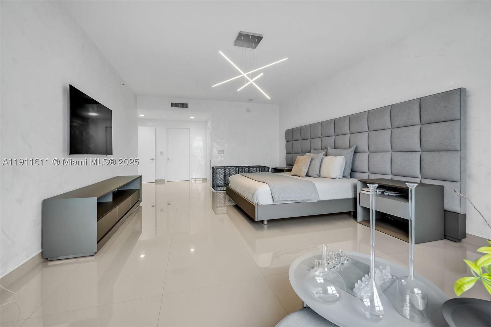 17301 Biscayne Blvd #910, North Miami Beach FL 33160