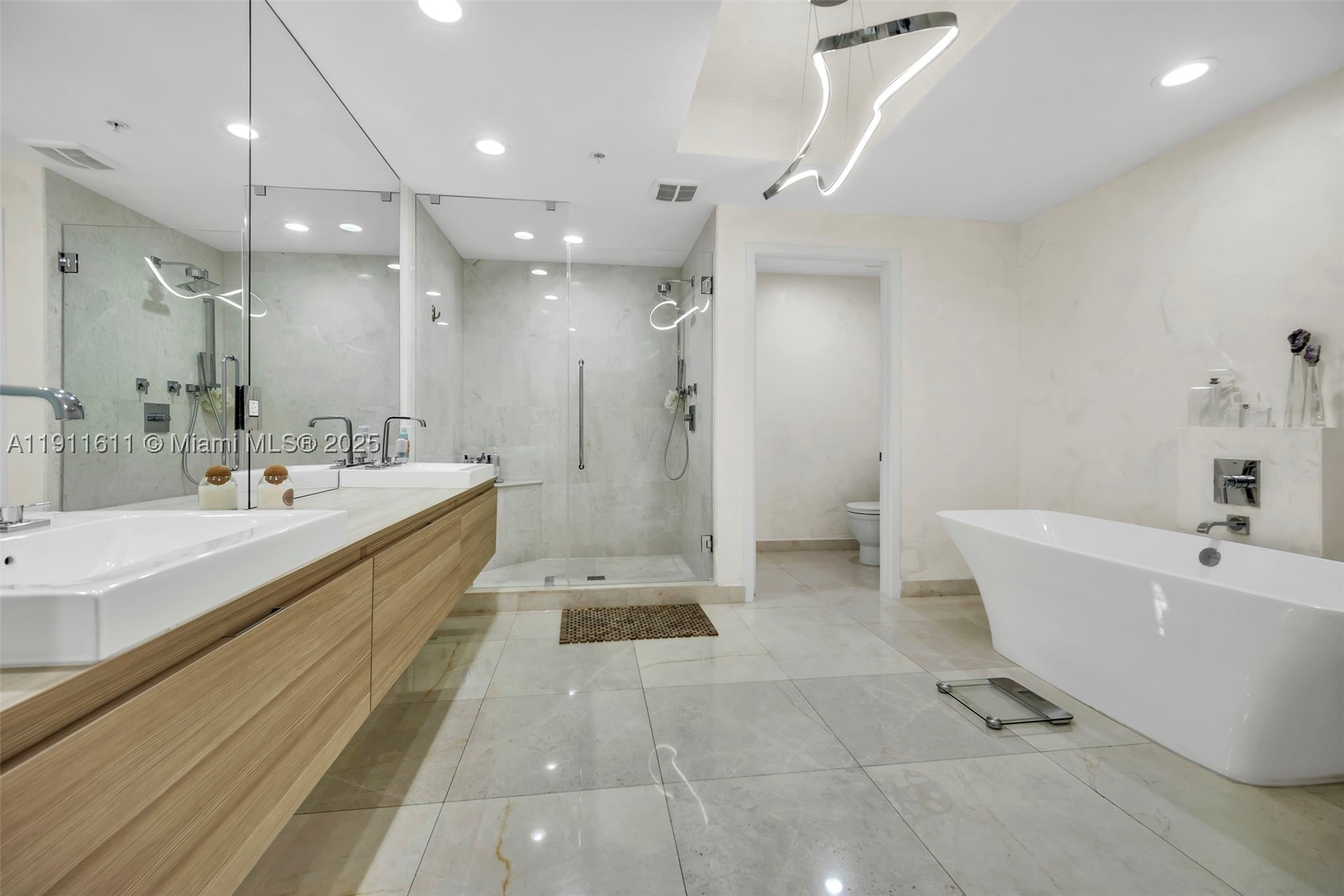 17301 Biscayne Blvd #910, North Miami Beach FL 33160