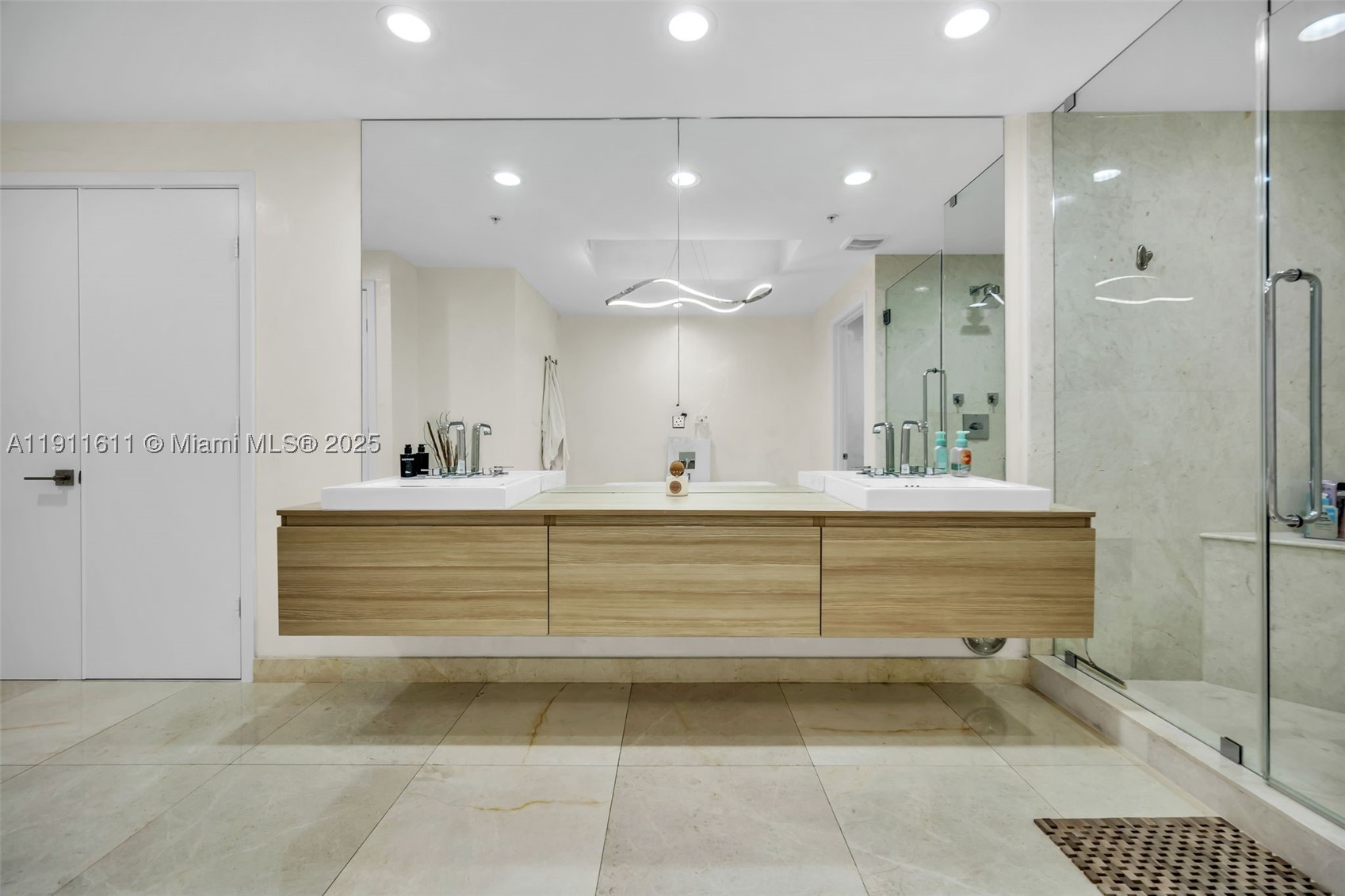 17301 Biscayne Blvd #910, North Miami Beach FL 33160