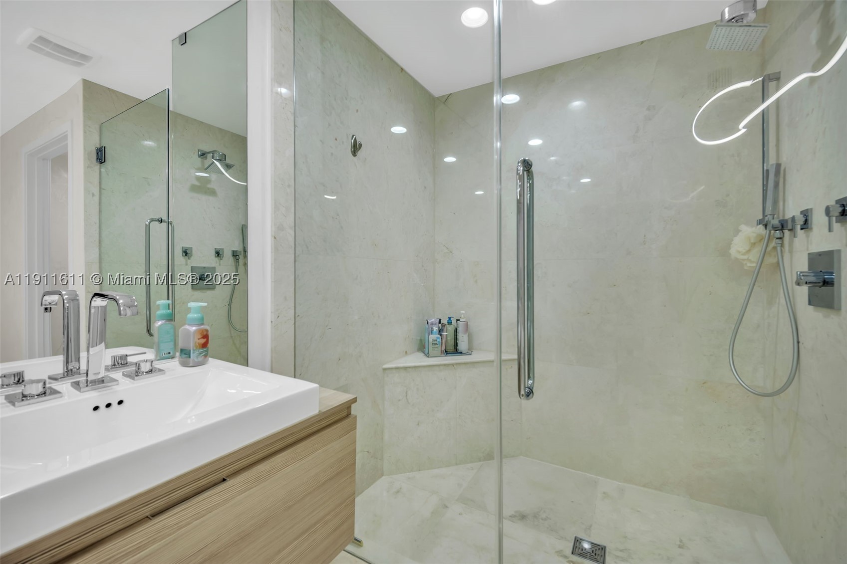 17301 Biscayne Blvd #910, North Miami Beach FL 33160
