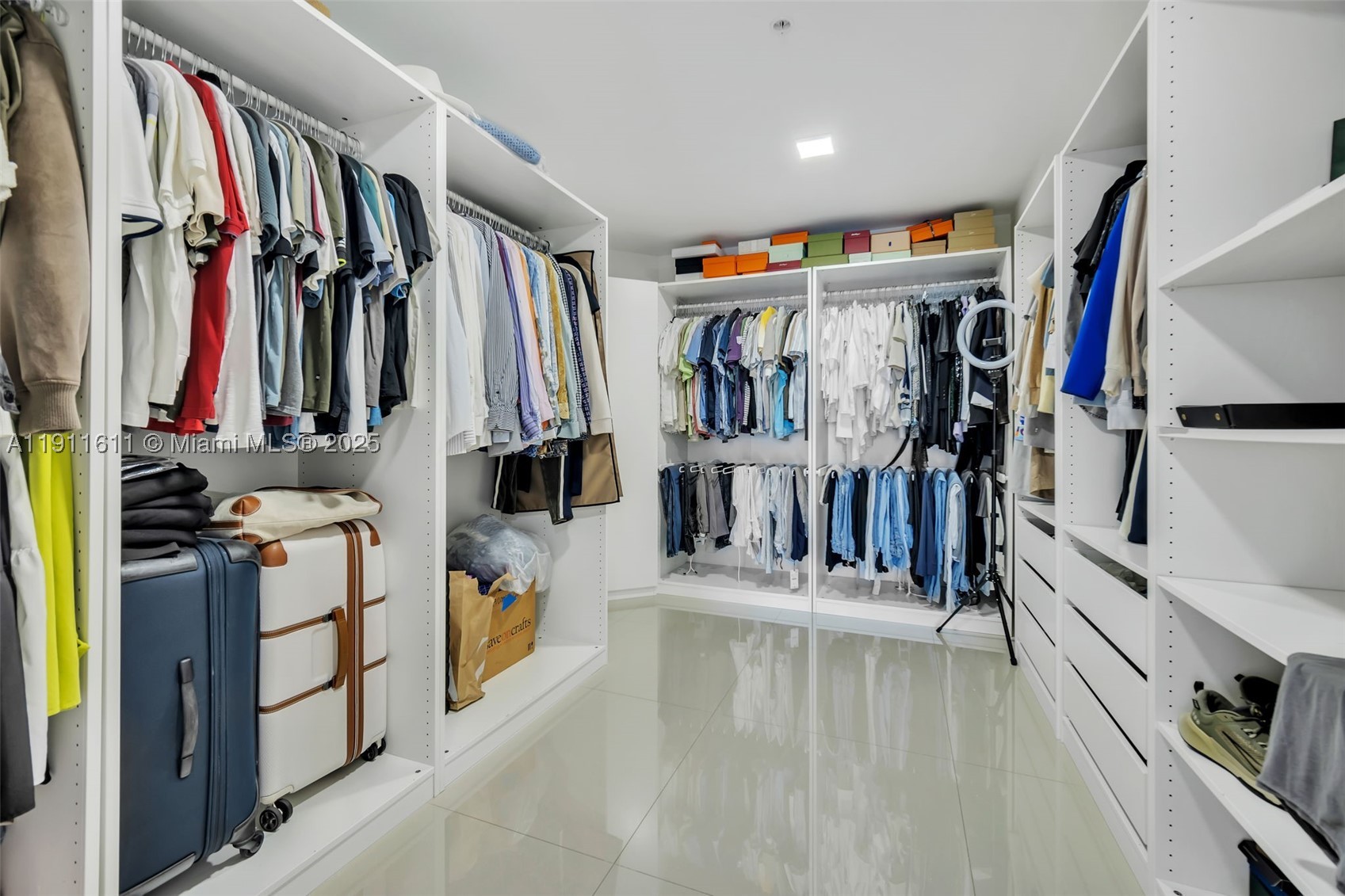 17301 Biscayne Blvd #910, North Miami Beach FL 33160