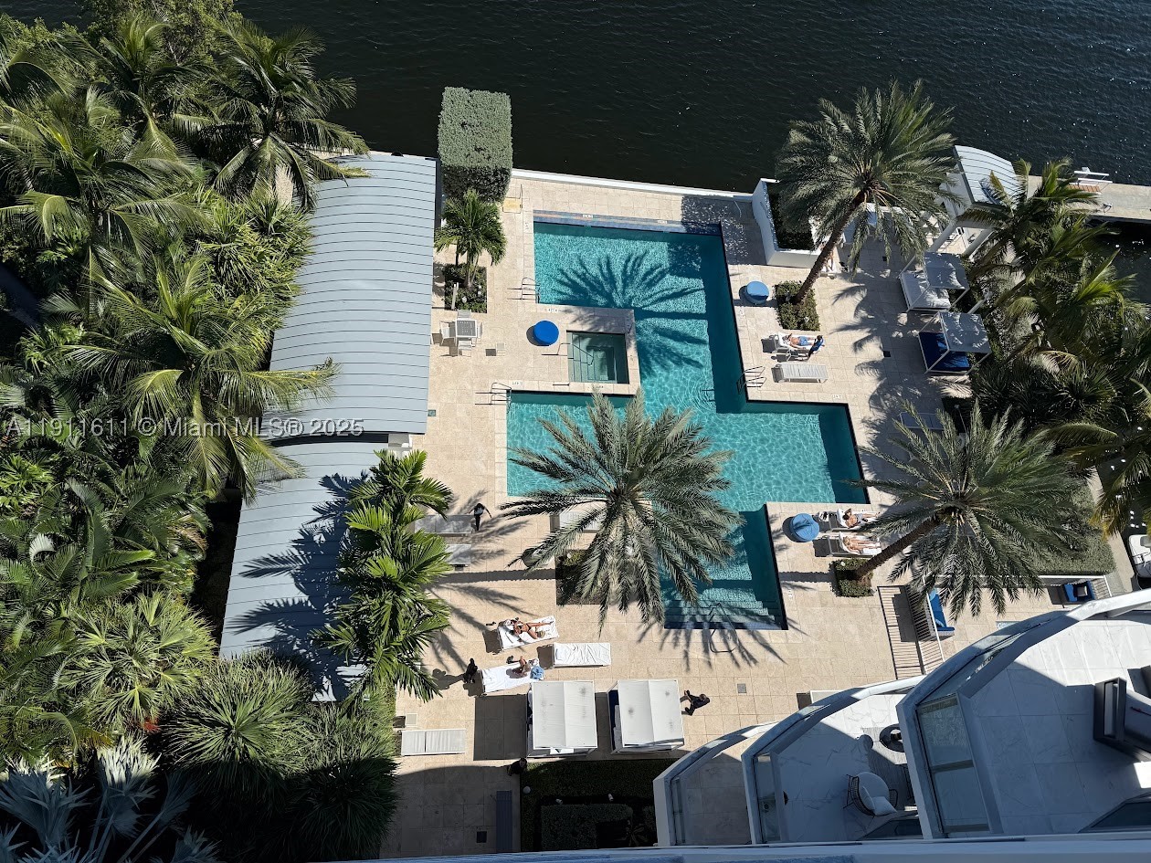 17301 Biscayne Blvd #910, North Miami Beach FL 33160