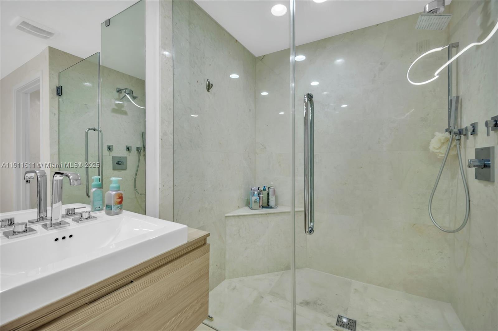 17301 Biscayne Blvd #910, North Miami Beach FL 33160