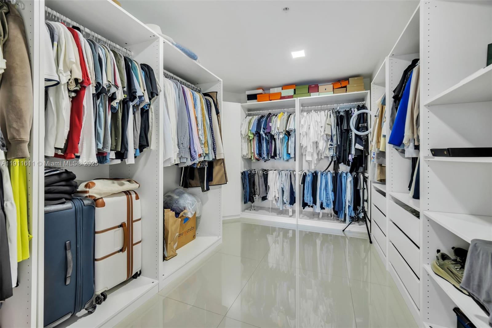 17301 Biscayne Blvd #910, North Miami Beach FL 33160
