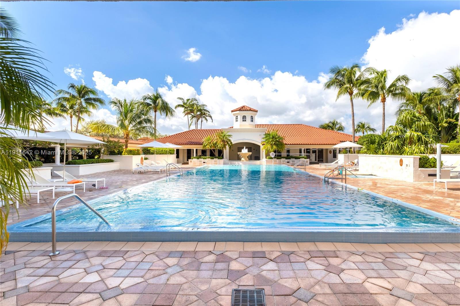 19900 E Country Club Dr #PH18, Aventura FL 33180
