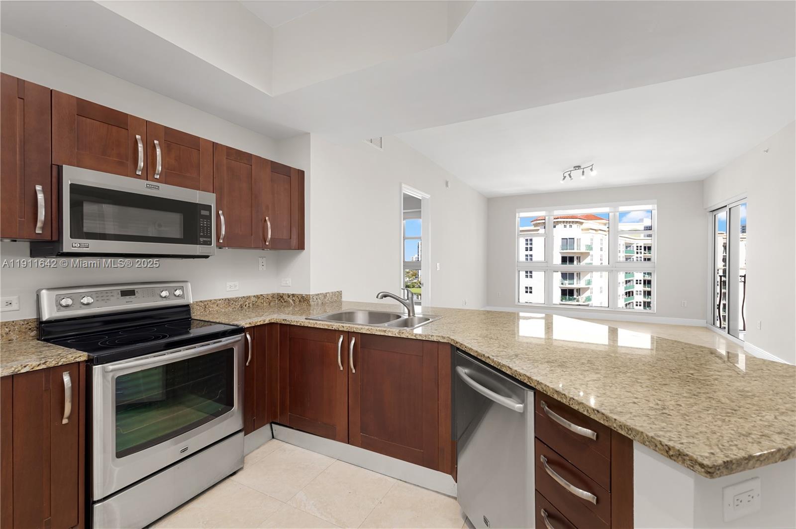19900 E Country Club Dr #PH18, Aventura FL 33180