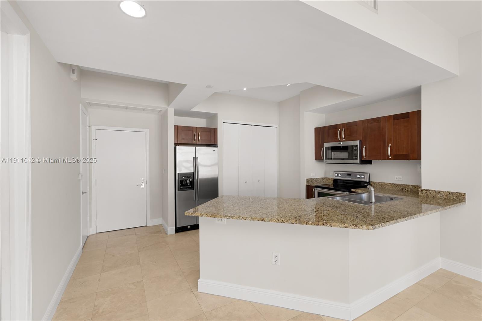 19900 E Country Club Dr #PH18, Aventura FL 33180