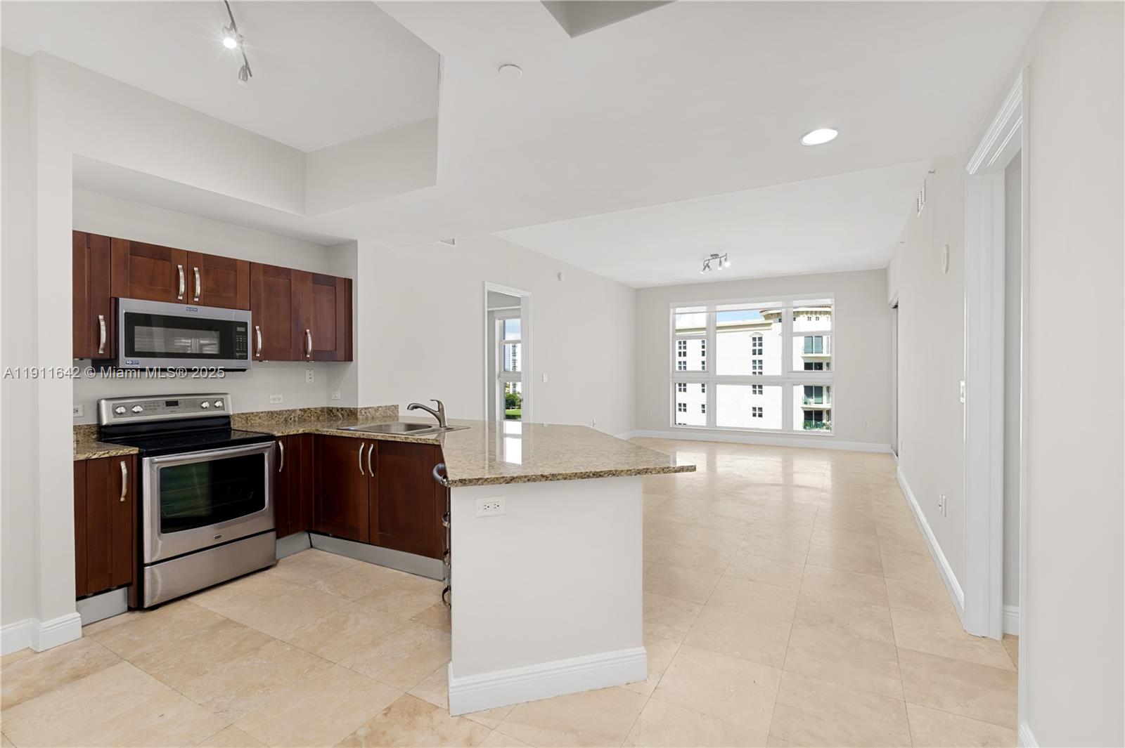 19900 E Country Club Dr #PH18, Aventura FL 33180