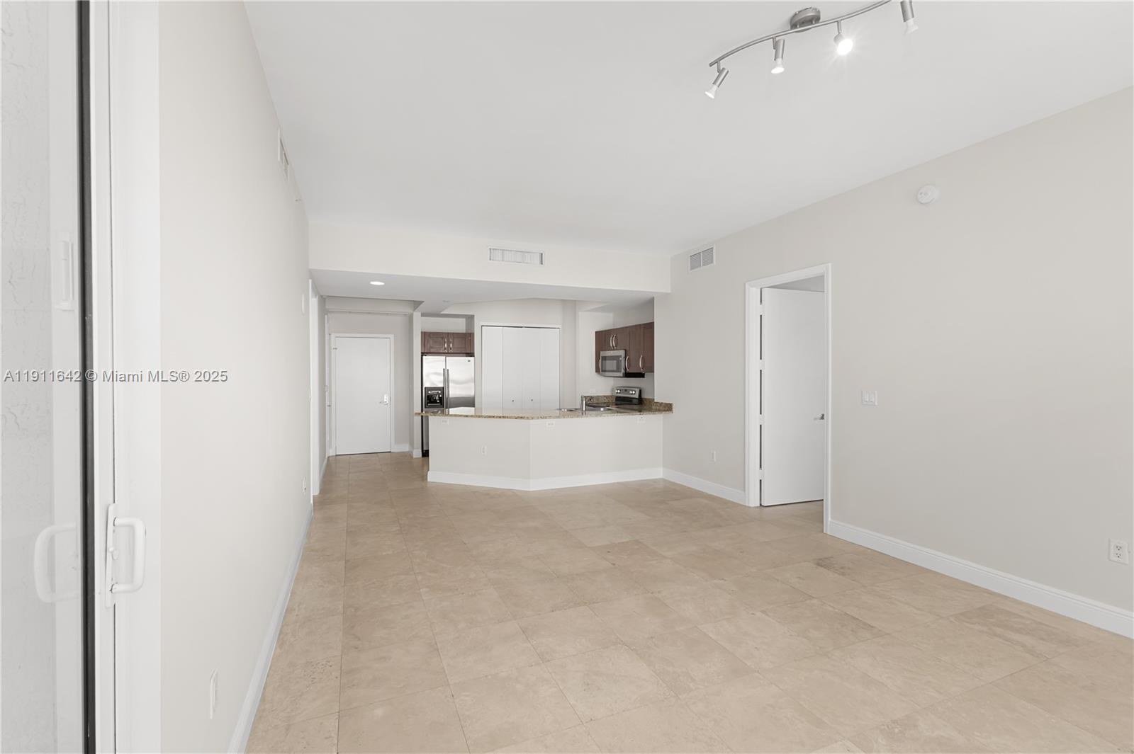19900 E Country Club Dr #PH18, Aventura FL 33180