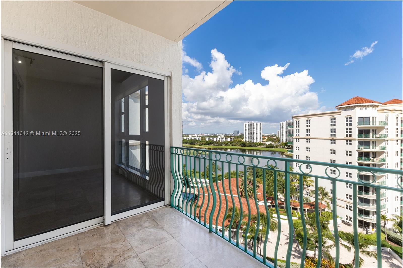 19900 E Country Club Dr #PH18, Aventura FL 33180