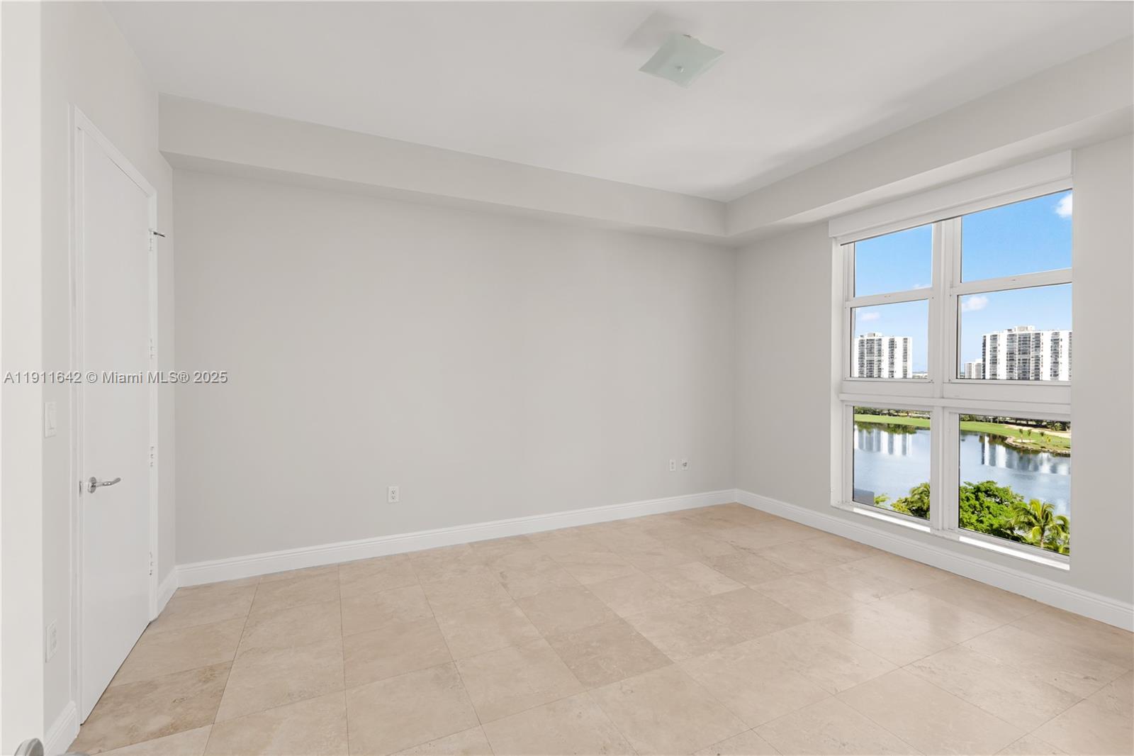 19900 E Country Club Dr #PH18, Aventura FL 33180