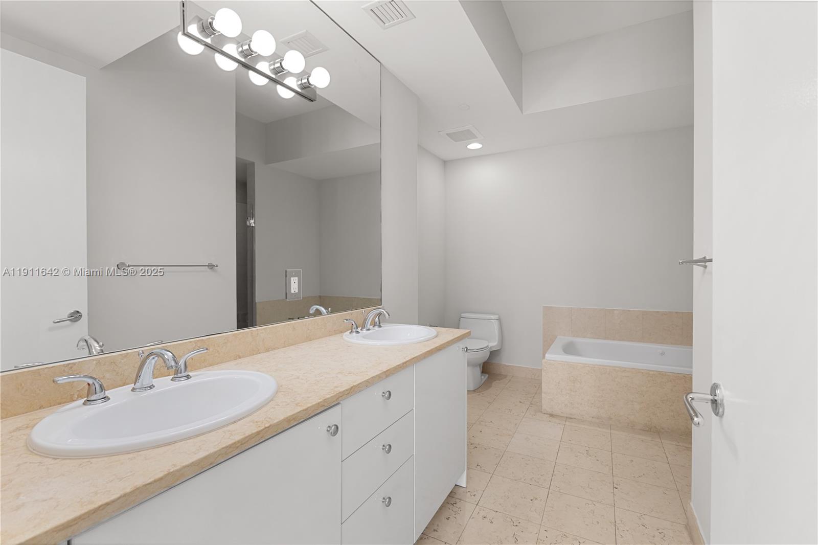 19900 E Country Club Dr #PH18, Aventura FL 33180